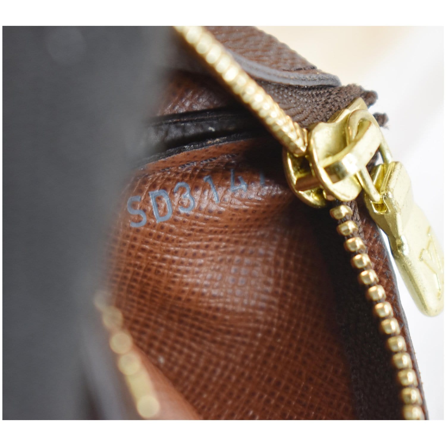 Louis Vuitton Brown Monogram Pochette Cles Cloth ref.951527 - Joli Closet