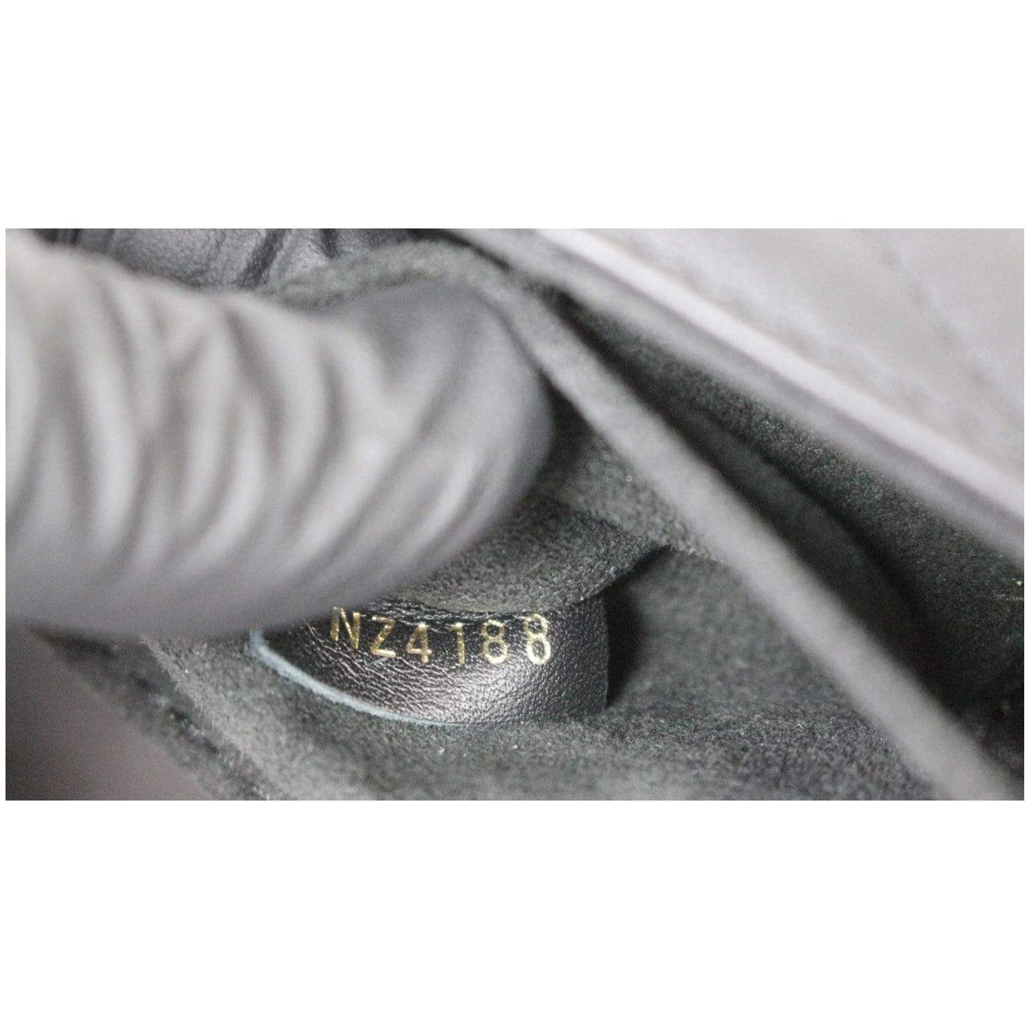 Louis Vuitton New Wave Chain PM - Black Shoulder Bags, Handbags - LOU795729