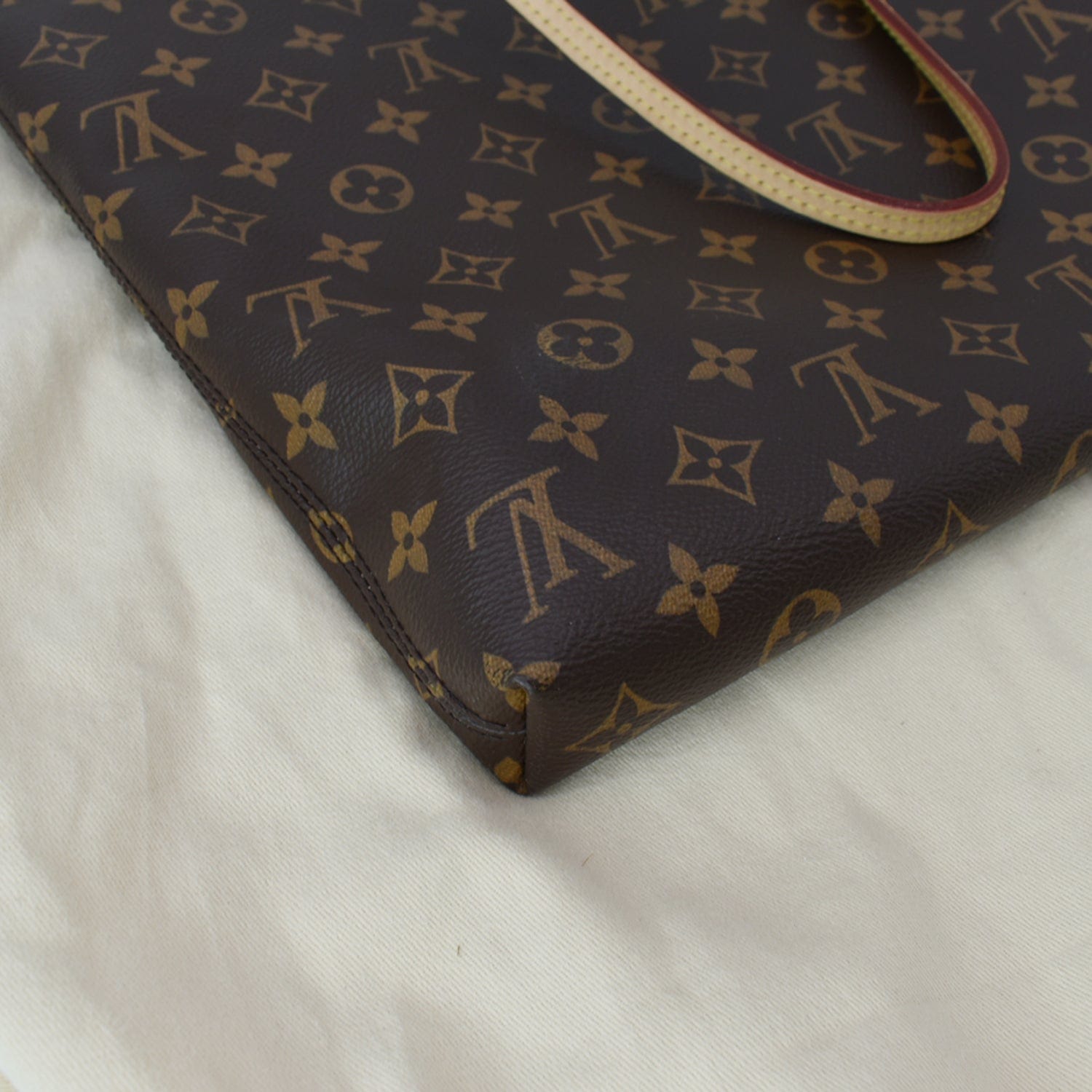 Louis Vuitton Carry It Tote 384724