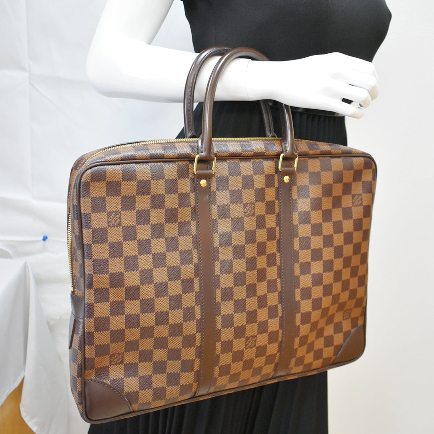 Louis Vuitton Porte Documents Voyage Brown Cloth ref.765193 - Joli Closet