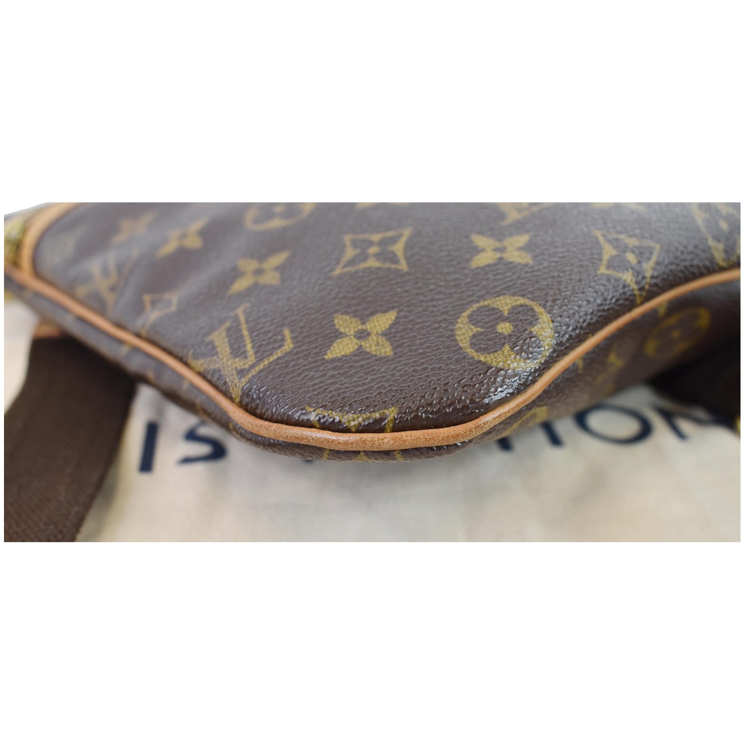 LOUIS VUITTON SAC BOSPHORE/BRIEFCASE, monogram canvas with brass hardware,  adjustable fabric shoulder strap, top zip pocket, two top handles, fabric  lining, front external zip pocket with dust bag, 34cm x 8cm x