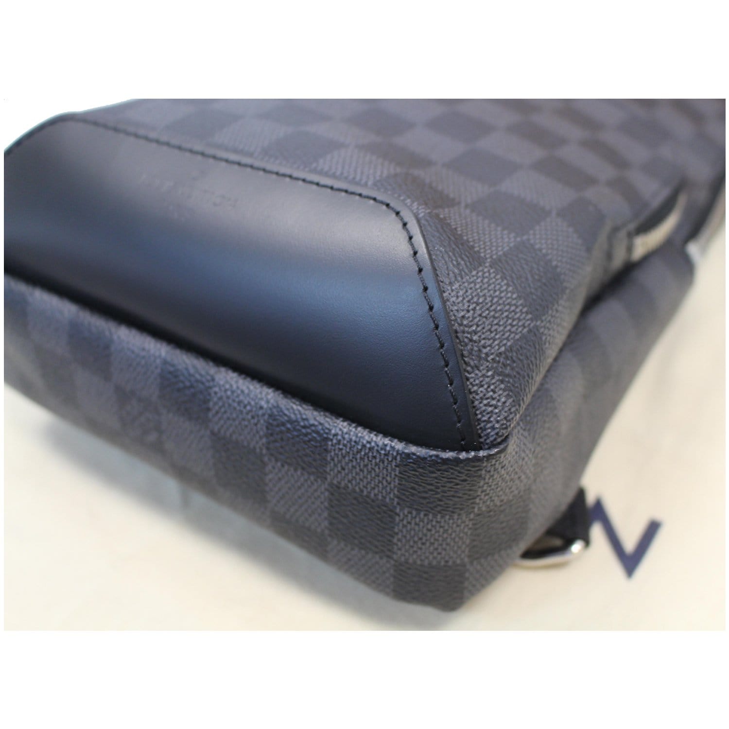Avenue sling cloth satchel Louis Vuitton Black in Cloth - 32087773