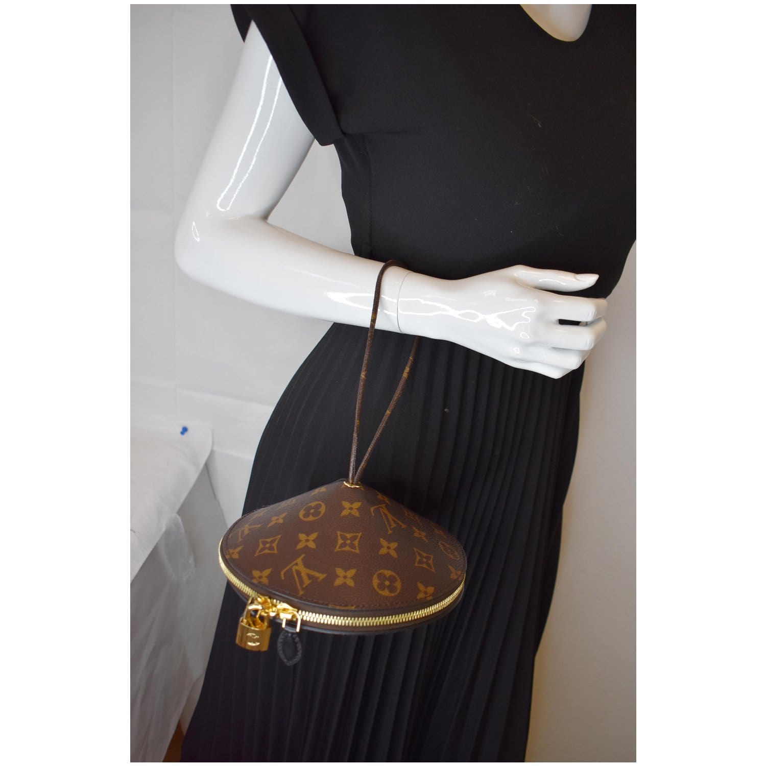 Toupie cloth handbag Louis Vuitton Brown in Cloth - 25678032