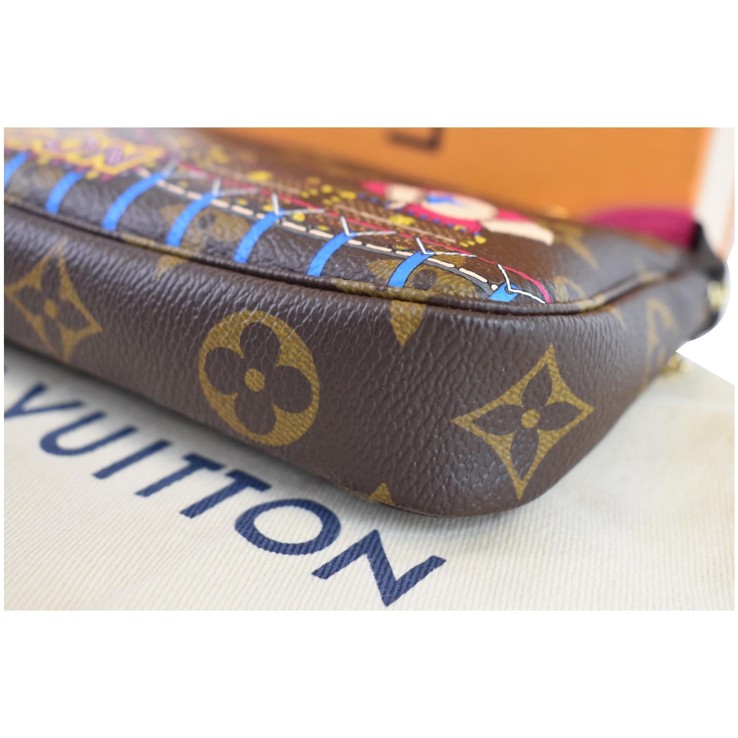 Louis Vuitton 2014 Pre-owned Christmas Animation Mini Pochette Accessories - Brown