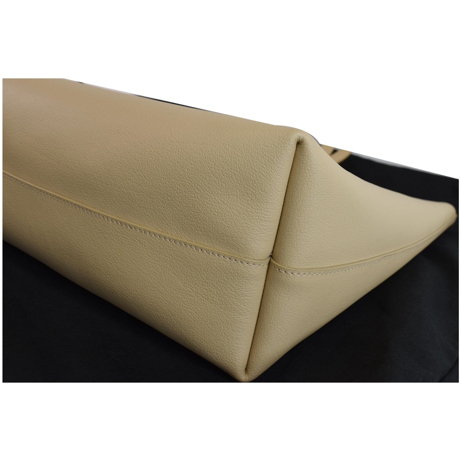 Shopping leather handbag Saint Laurent Beige in Leather - 27449776