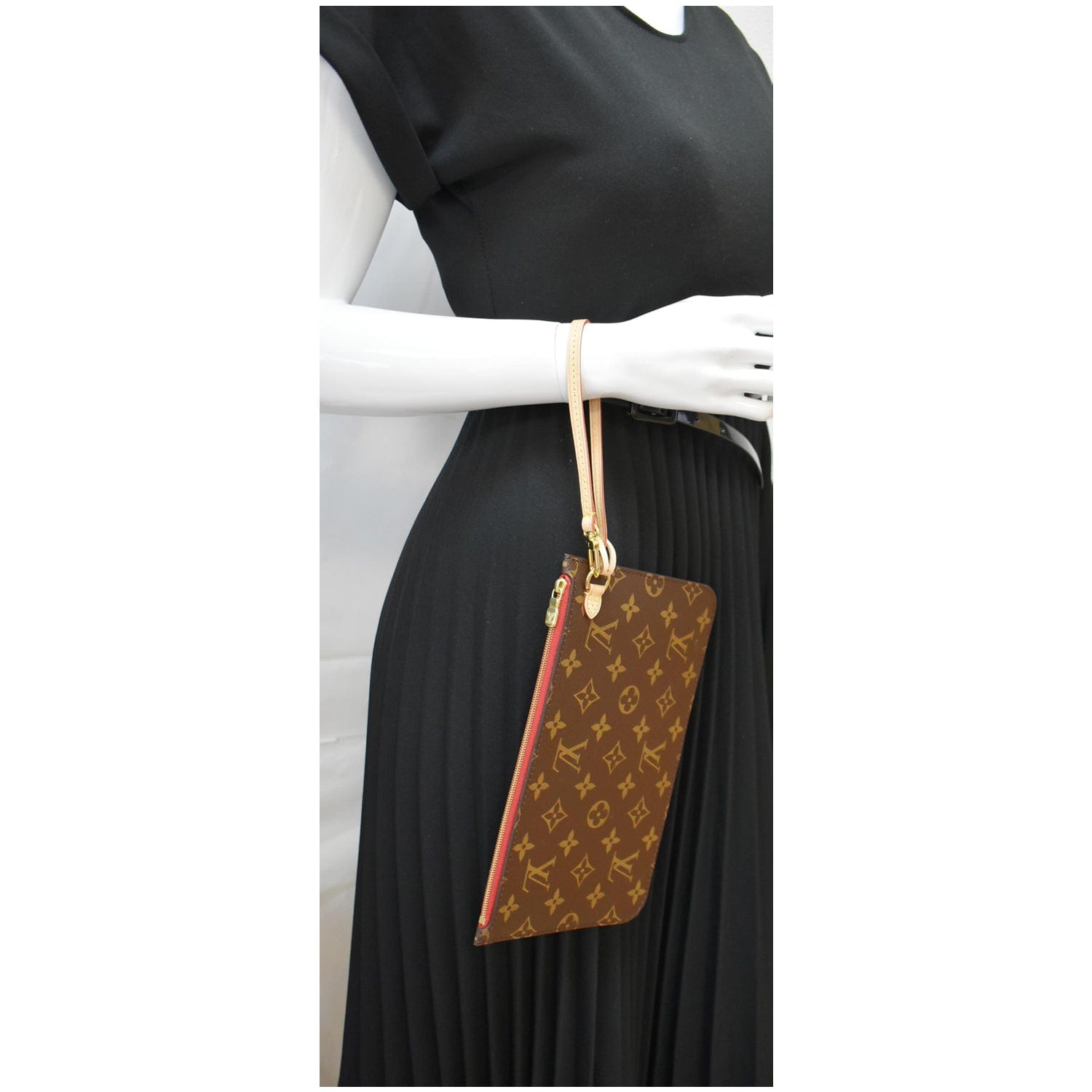Neverfull leather clutch bag Louis Vuitton Brown in Leather - 31758842