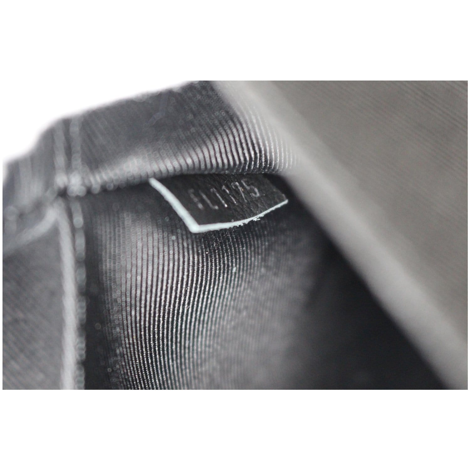 Shop Louis Vuitton LOCKME Casual Style Blended Fabrics 2WAY Plain Leather  Party Style (M21088, M20997, M21052) by RedondoBeach-LA