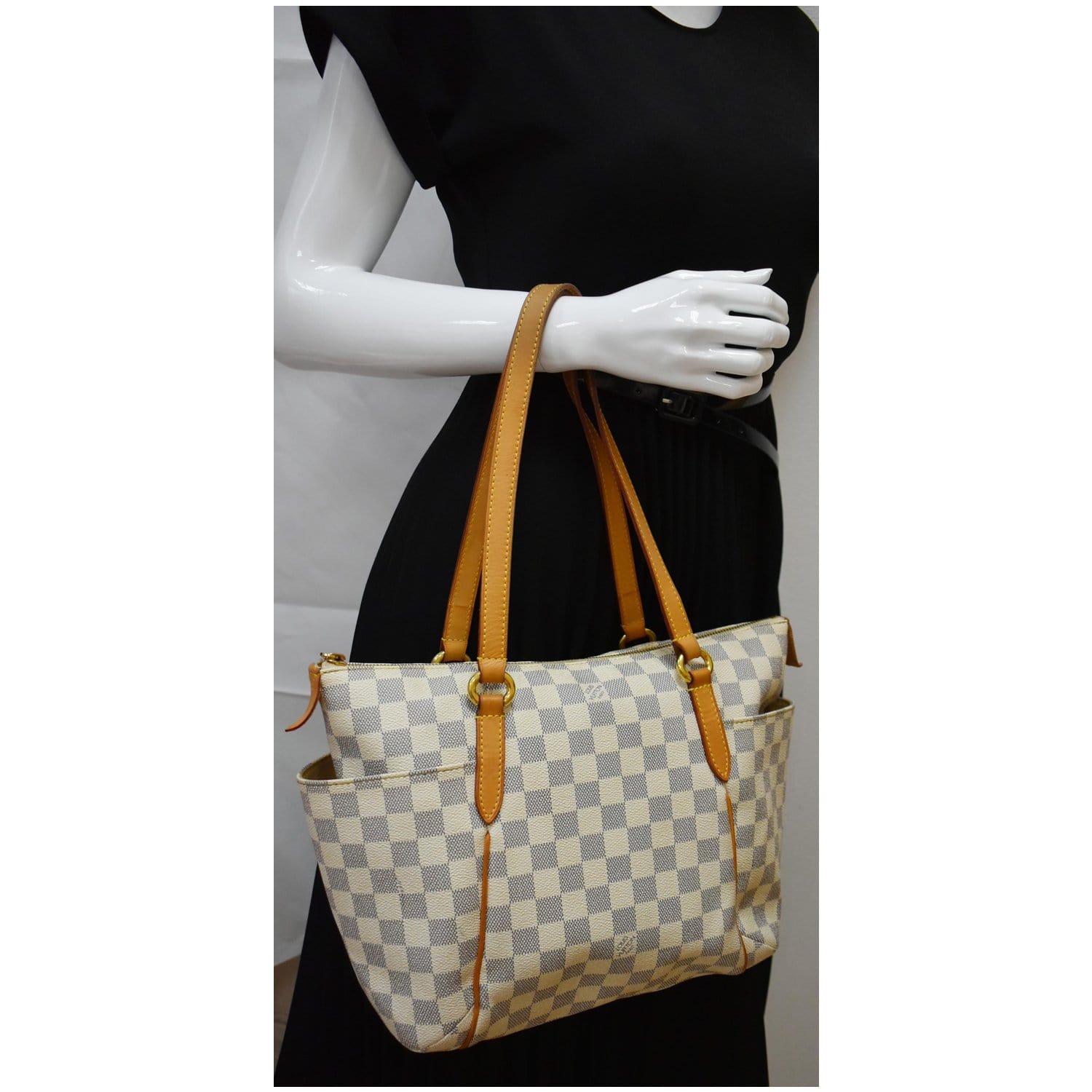 Louis Vuitton 2009 Pre-owned Damier Azur Totally PM Shoulder Bag - White