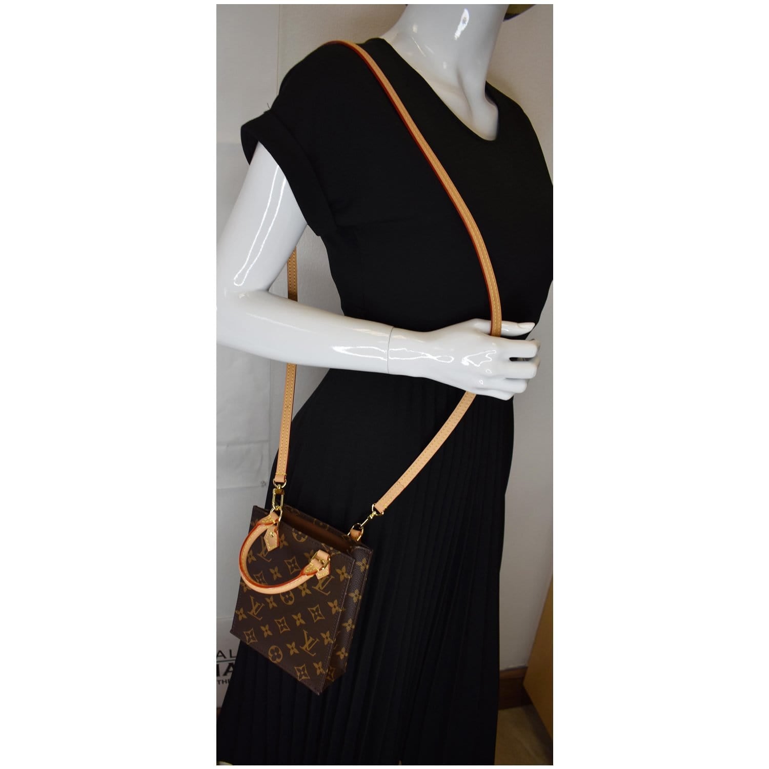 Louis Vuitton 2020 Monogram Petit Sac Plat - Brown Mini Bags, Handbags -  LOU423095