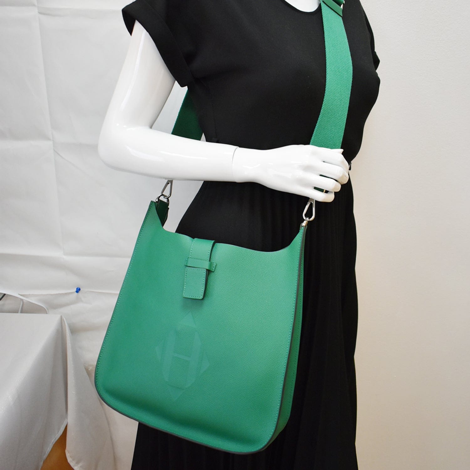Hermes woman leather cross body chain sling bag