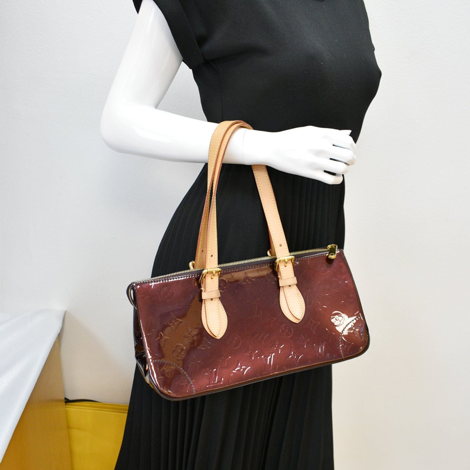 Louis Vuitton preowned Vernis Rosewood Avenue Shoulder Bag  Farfetch