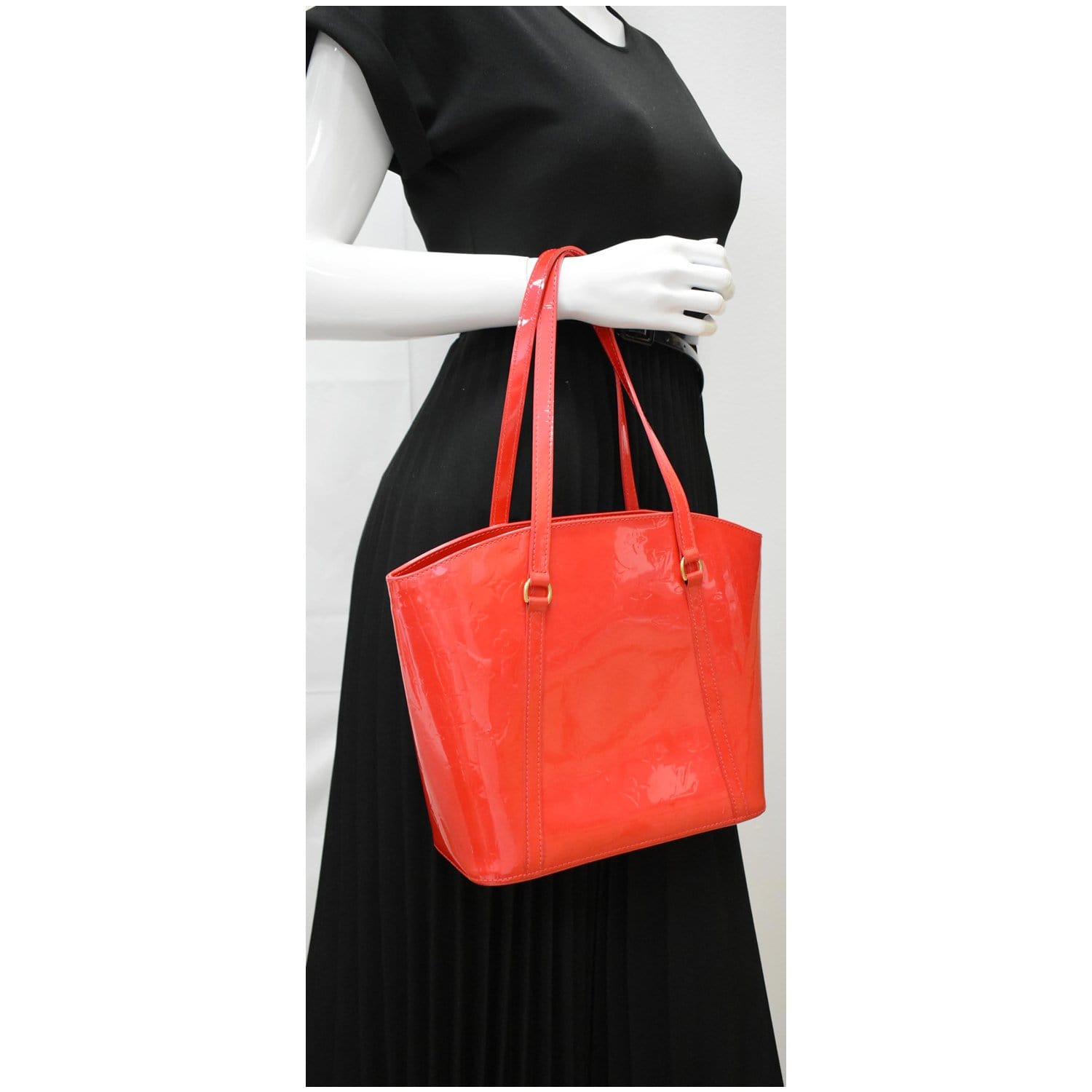 Louis Vuitton Red Monogram Vernis Avalon MM Dark red Leather Patent leather  ref.896456 - Joli Closet