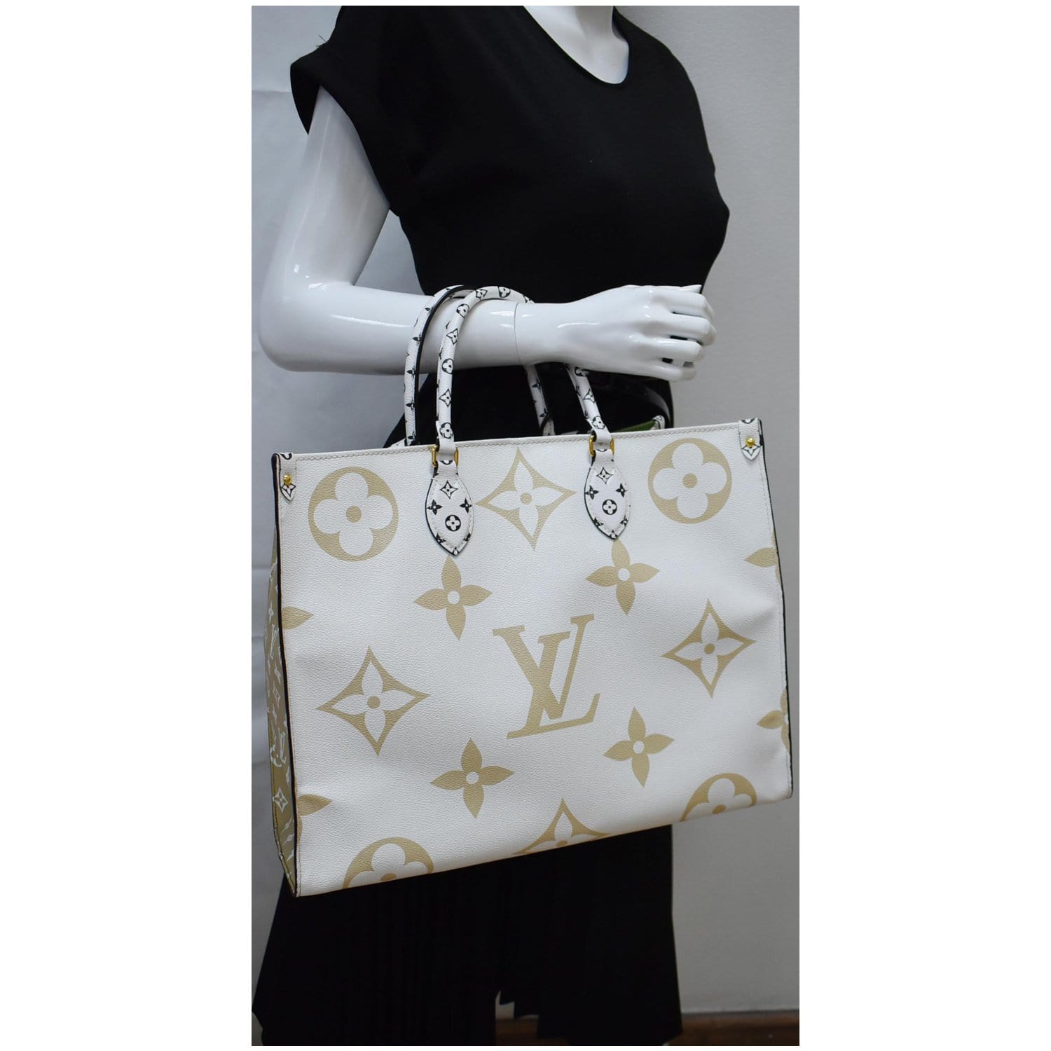 Louis Vuitton Bag Onthego Giant Monogram Ivory Havana Beige | 3D model
