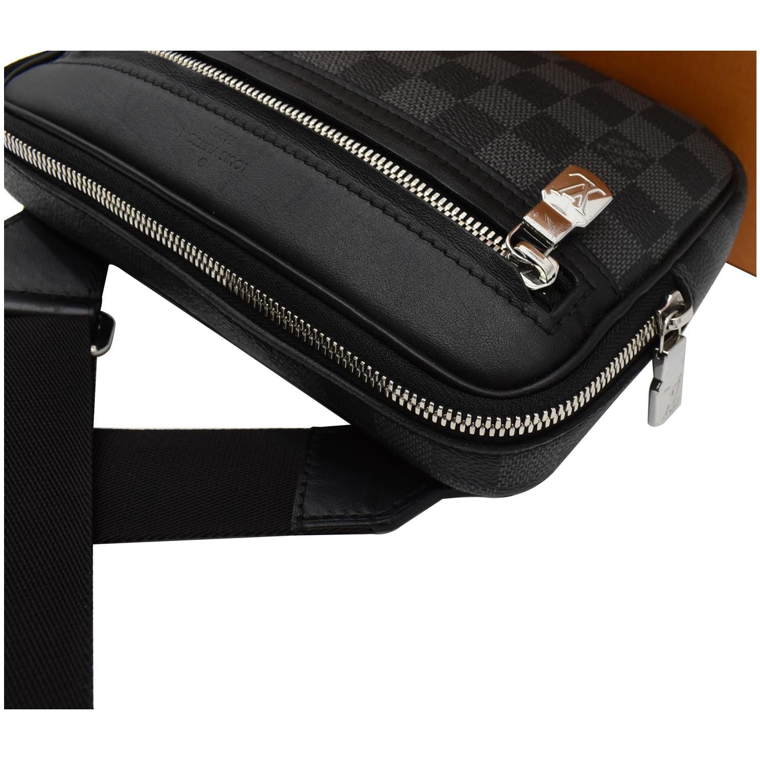 Louis Vuitton Damier Graphite Scott Messenger Shoulder Bag Men's N5001 in  2023