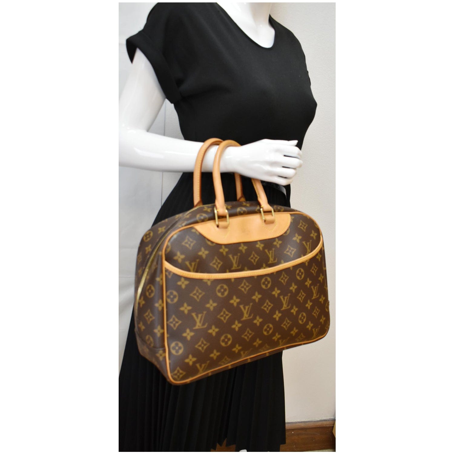 Handbag LOUIS VUITTON model Deauville brown coated canva…