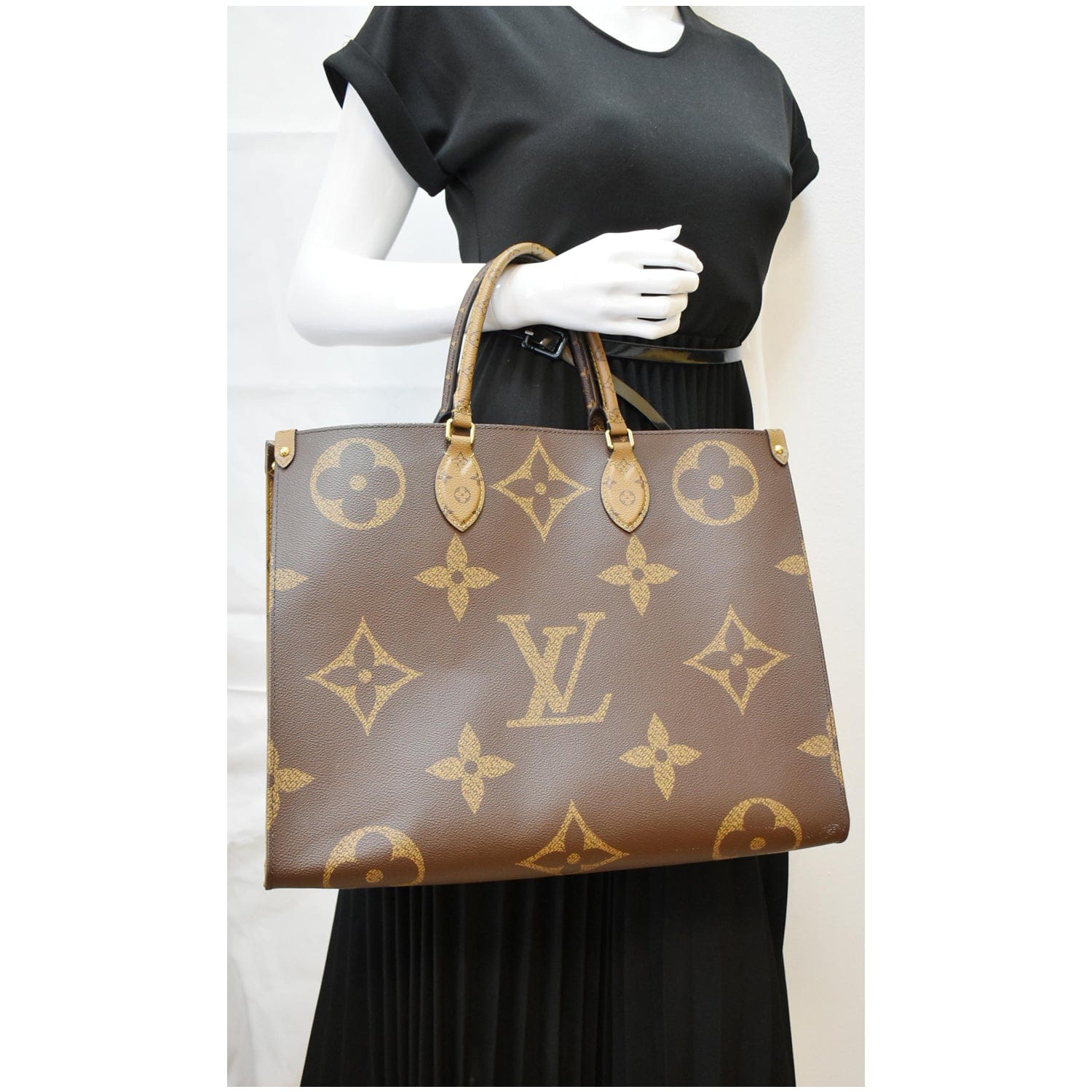 Louis Vuitton, Bags, Massive Alma Gm Gold