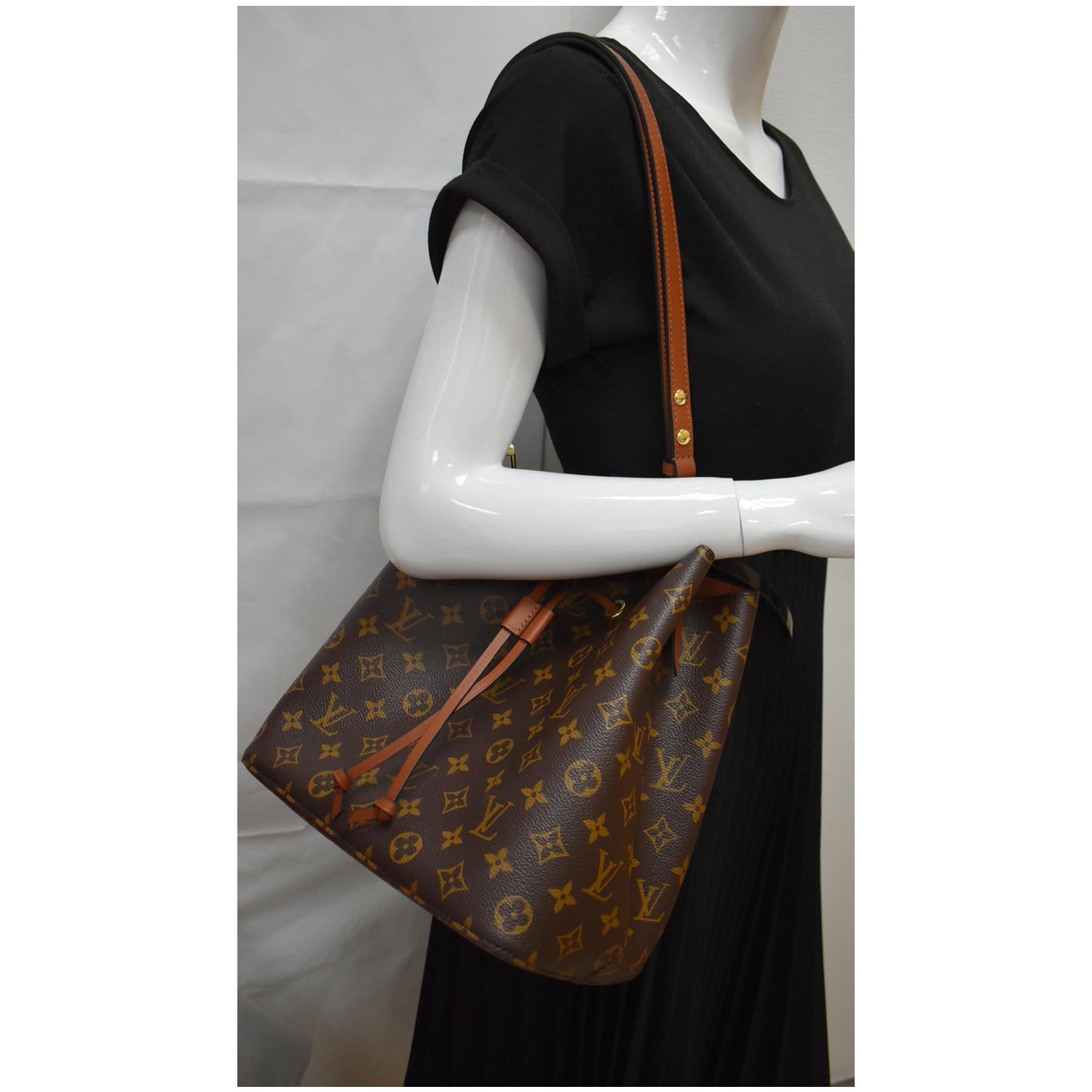 Louis Vuitton NeoNoe Monogram Shoulder Bag