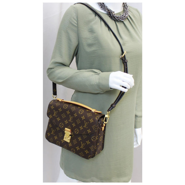 LOUIS VUITTON Metis Pochette Monogram Canvas Crossbody Bag-US