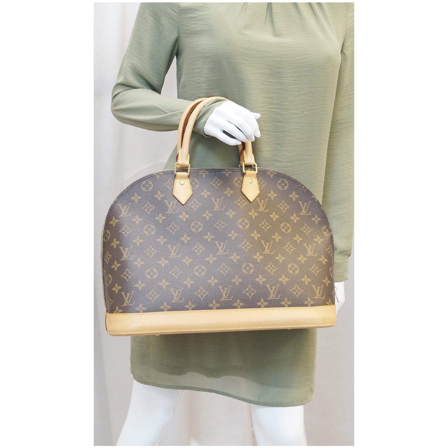 BRAGMYBAG - The Louis Vuitton Alma Bag 😍 - Image @agnesesworld #chanel  #chanelbag