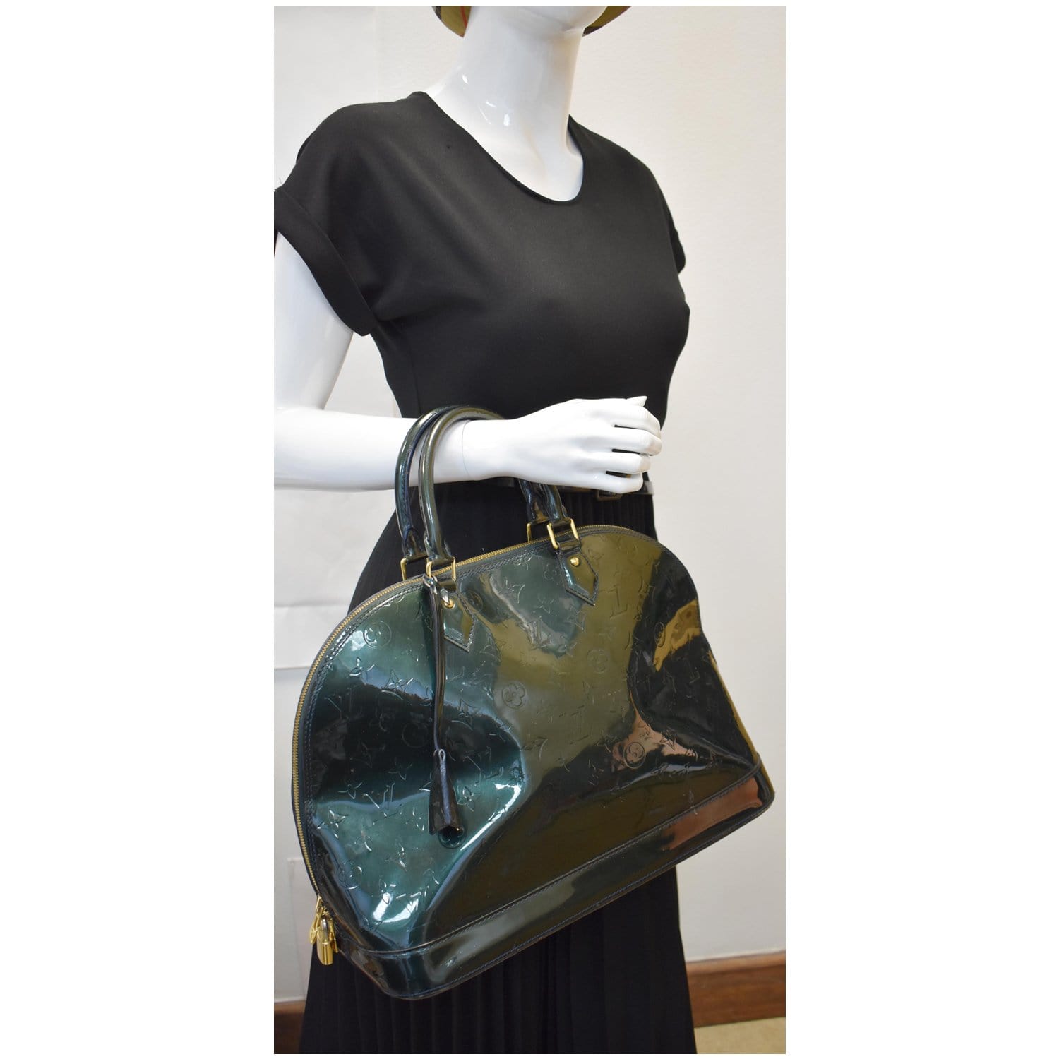 Patent leather satchel Louis Vuitton Green in Patent leather