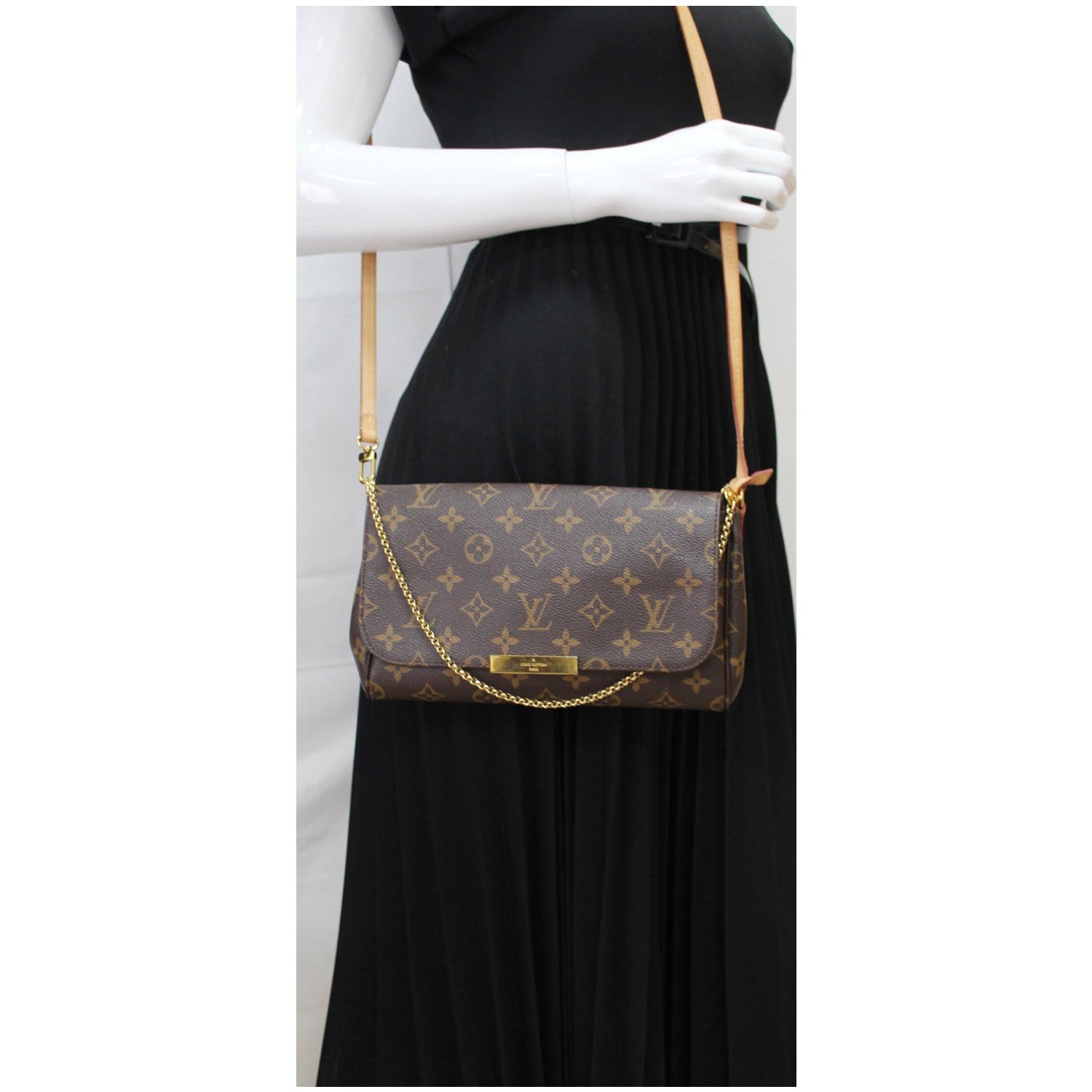 Louis Vuitton Womens Favourite Bag Monogram Canvas MM – Luxe Collective
