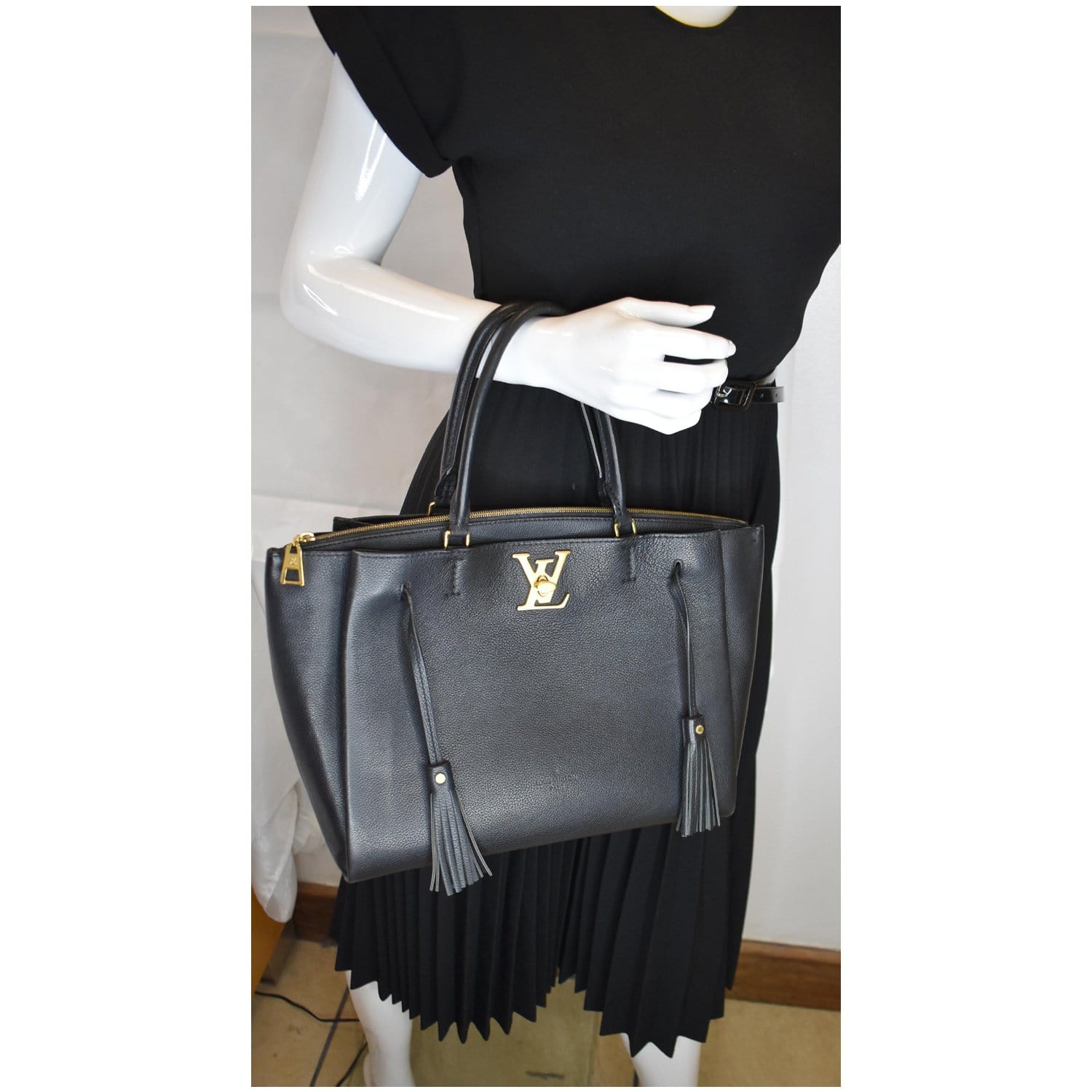 Louis Vuitton LOCKMETO Calfskin A4 Plain Elegant Style Handbags 53730