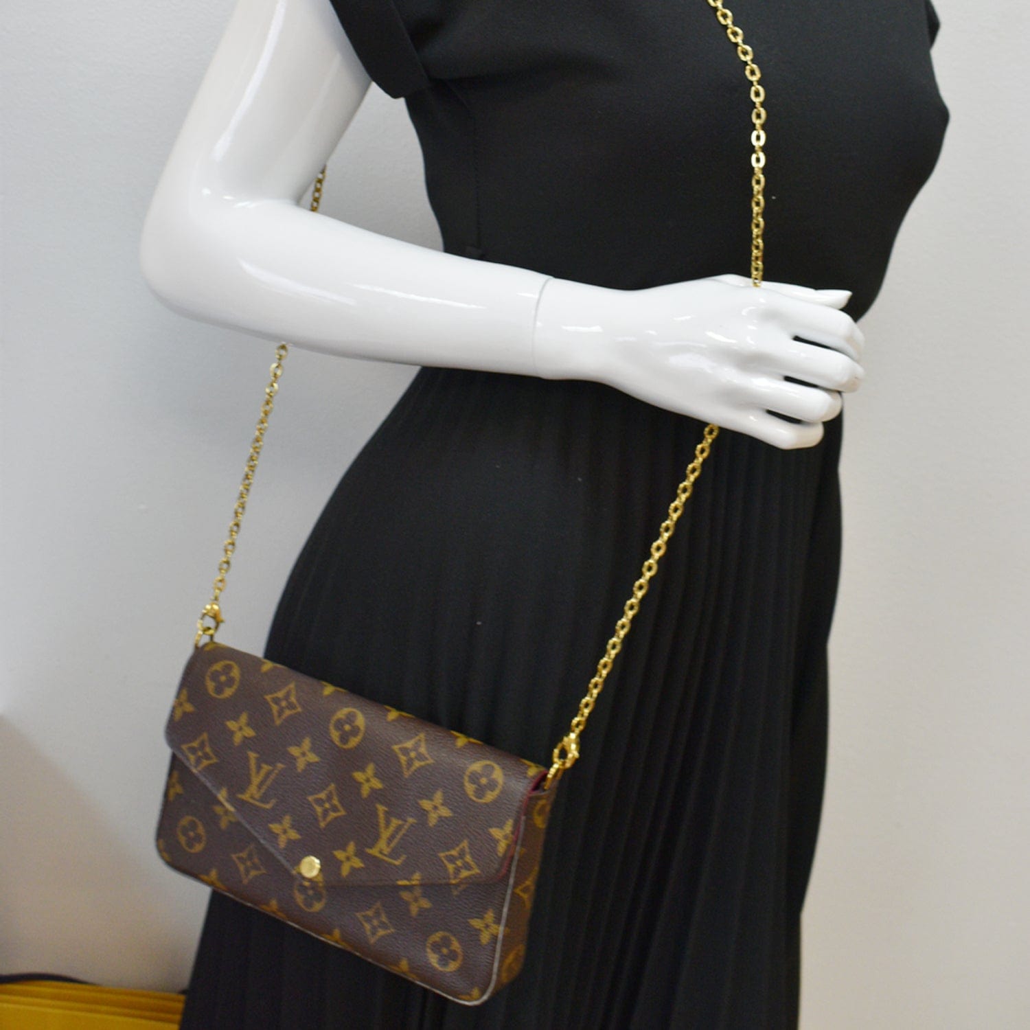Louis Vuitton Monogram Canvas Felicie Chain Wallet M61276 : : Bags,  Wallets and Luggage