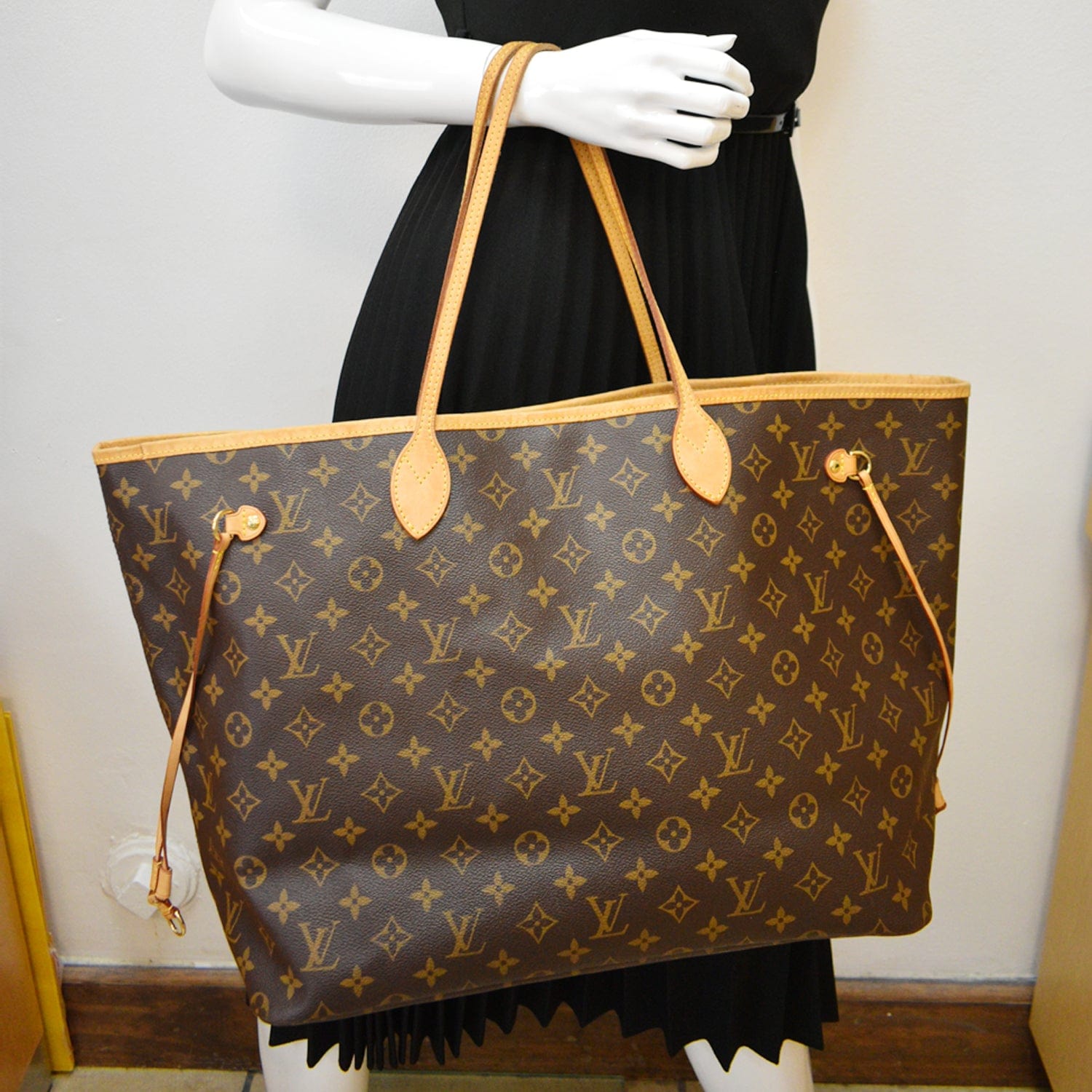 WHAT'S IN MY CARRY-ON BAG (LOUIS VUITTON NEVERFULL GM MONOGRAM