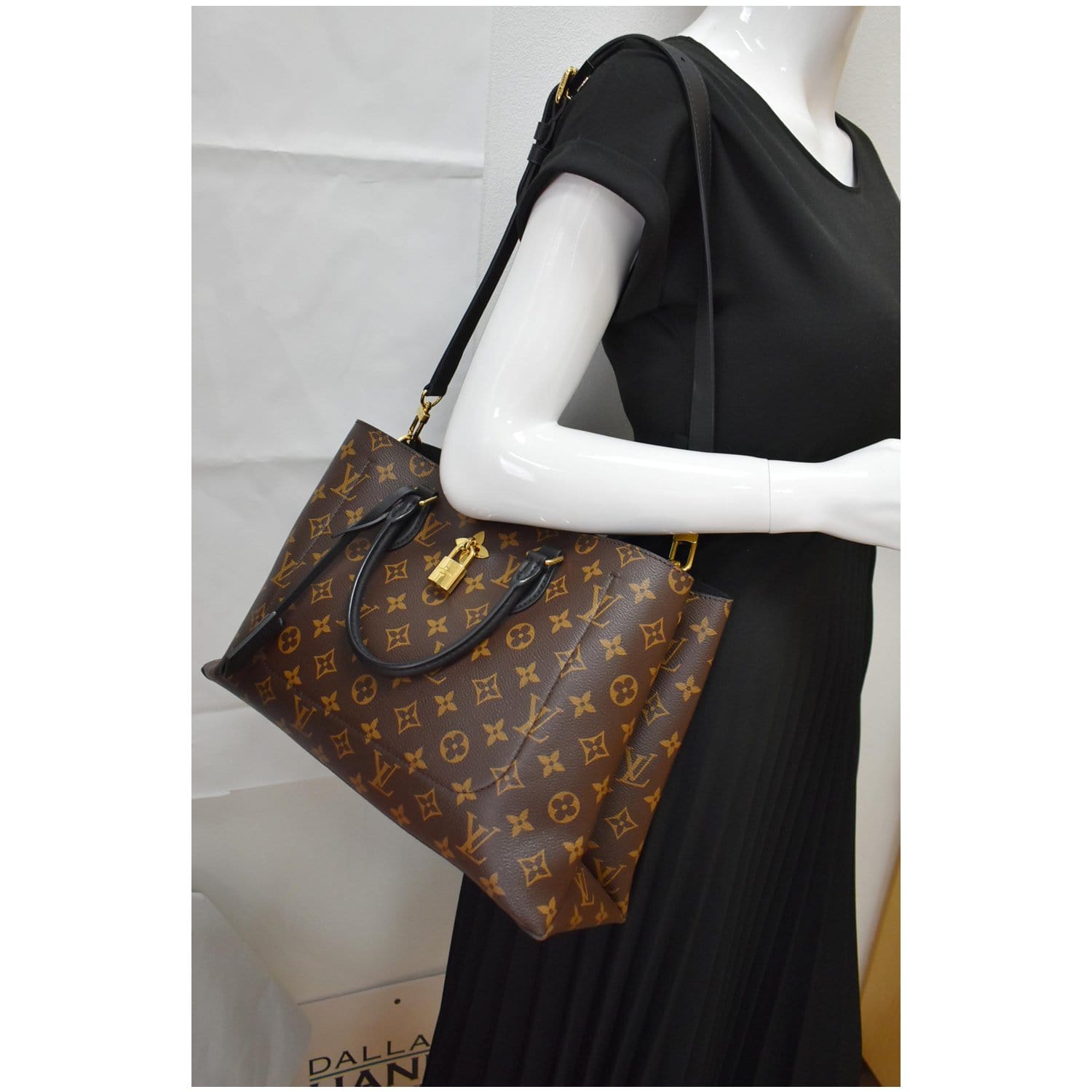 Handbag Flower Tote Louis Vuitton Leather for woman