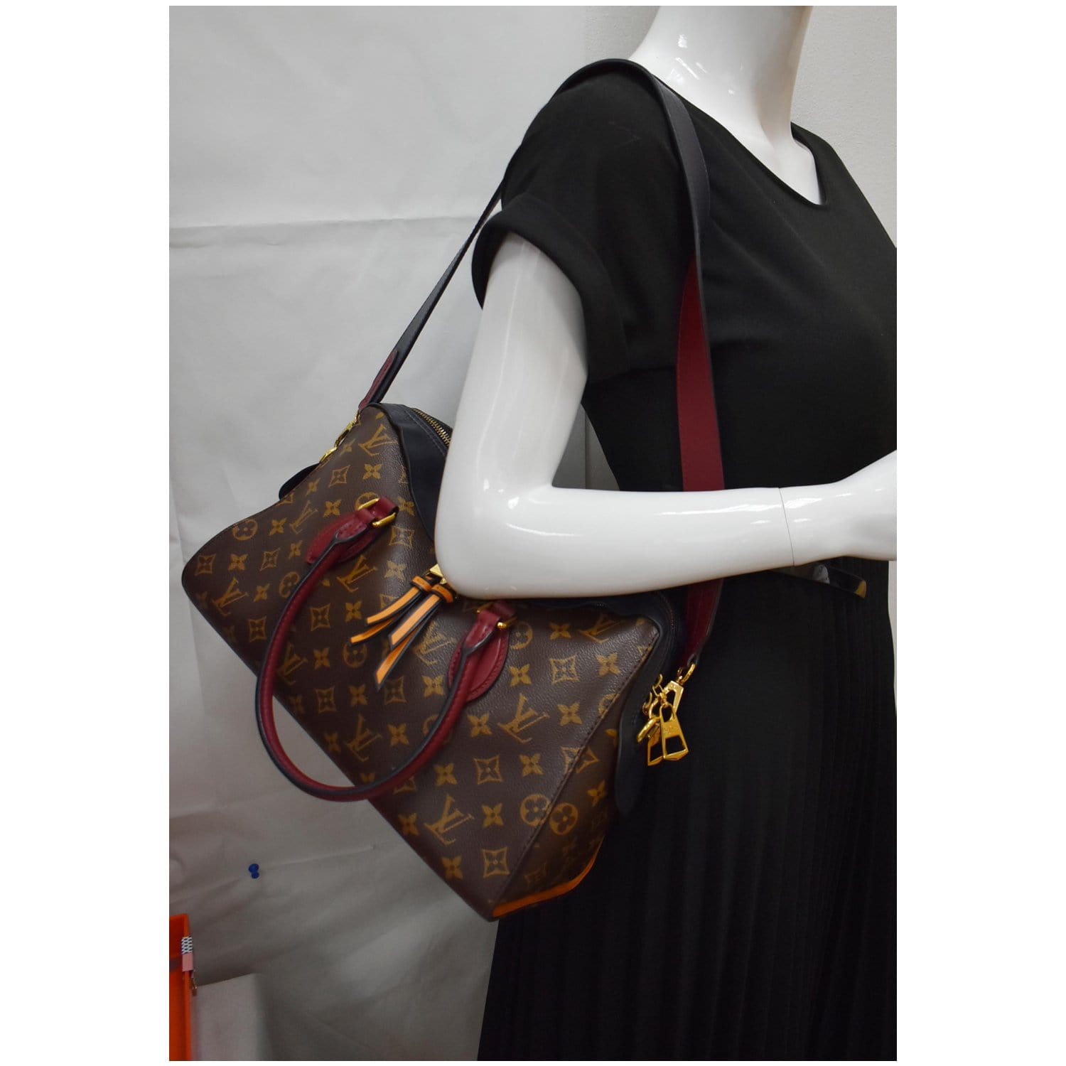 Tuileries leather tote Louis Vuitton Brown in Leather - 33800752