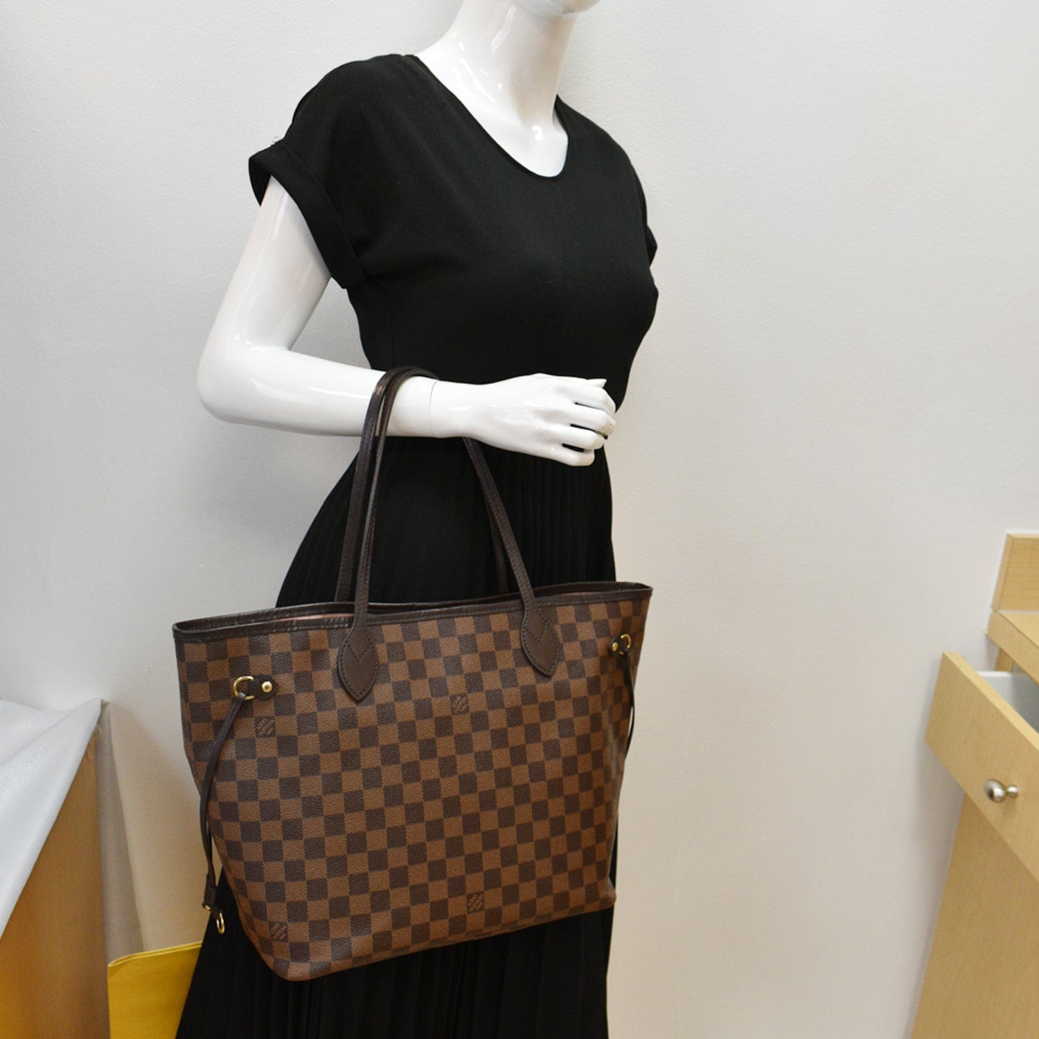 Louis Vuitton, Bags, Rose Ballerine Louis Vuitton Neverfull Mm