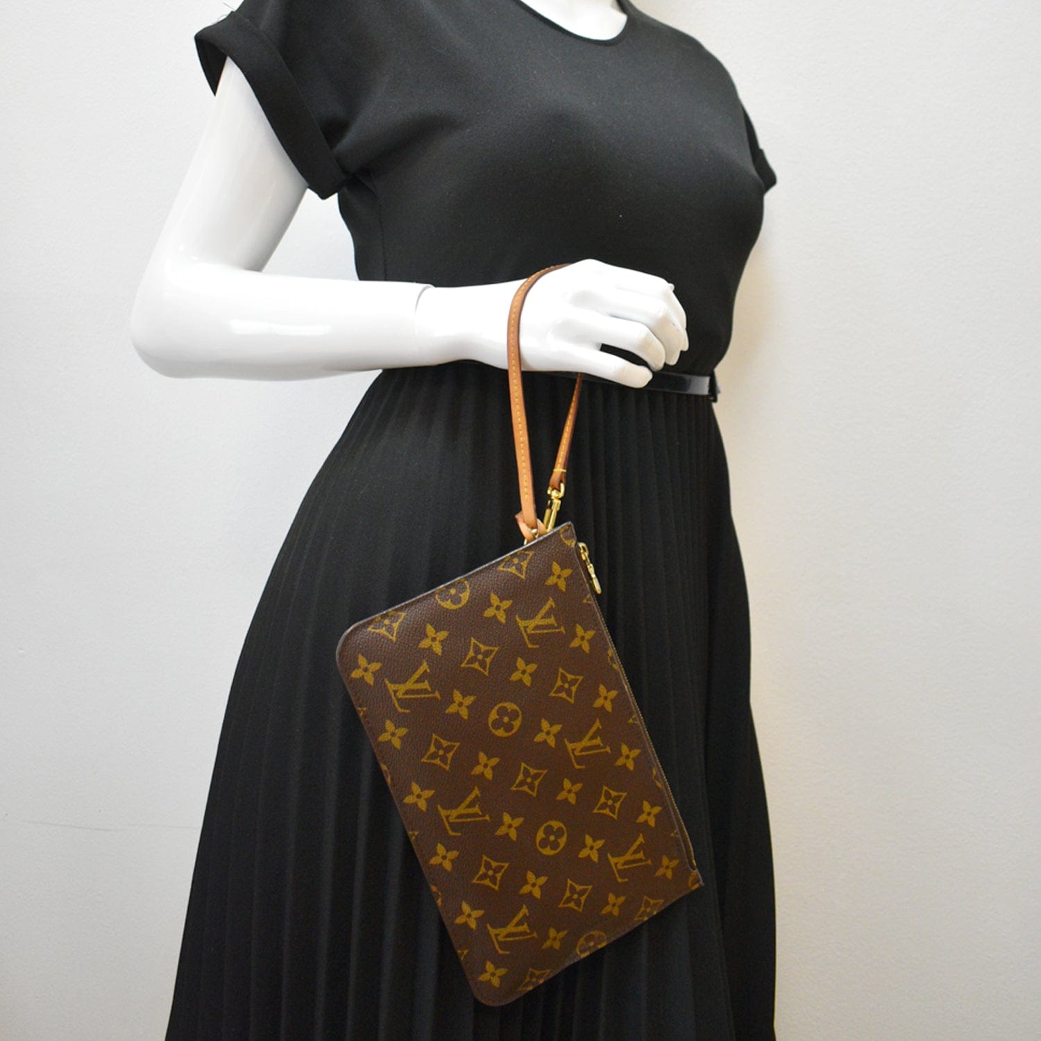 Louis Vuitton Monogram Neverfull Pochette