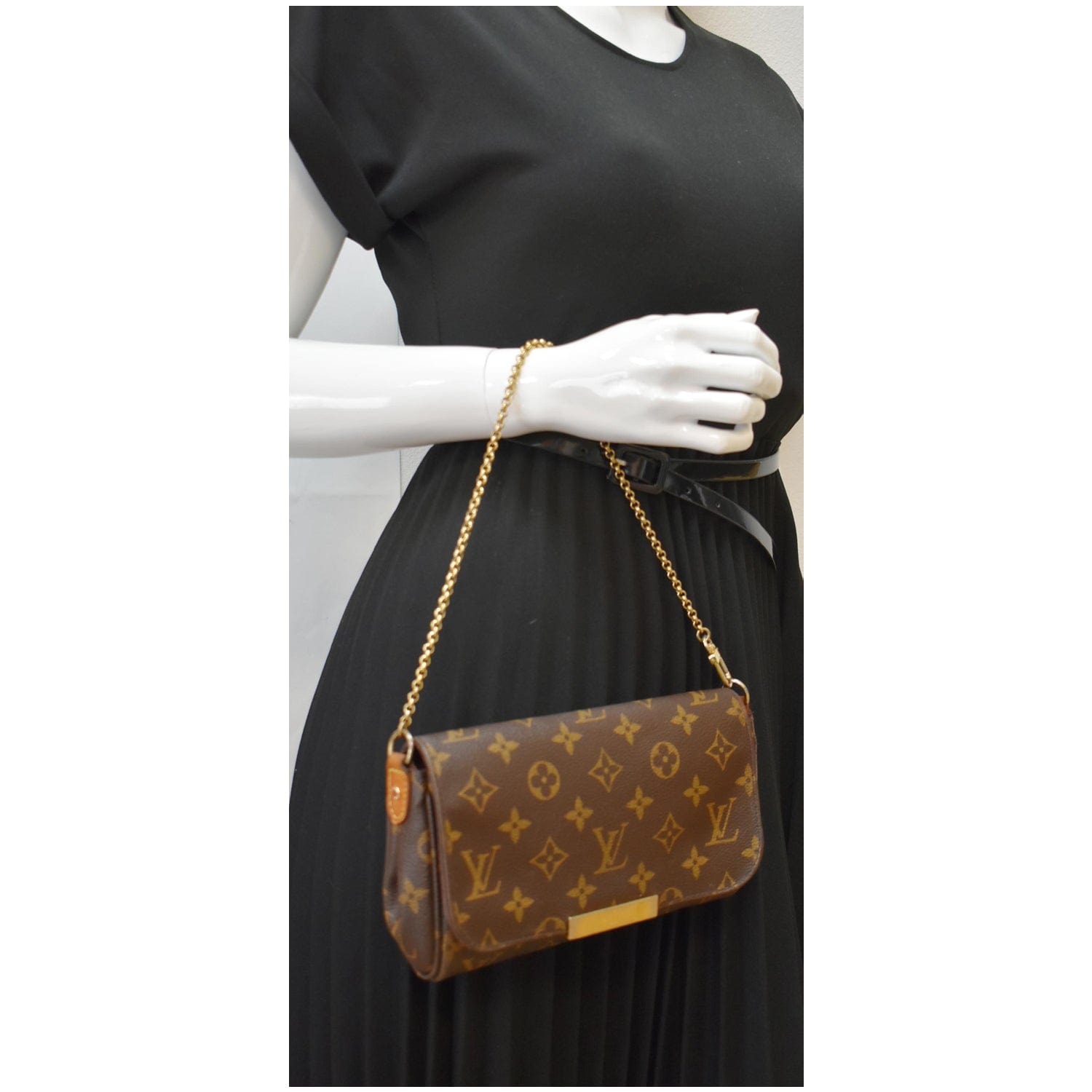 Louis Vuitton Monogram Favorite Clutch PM Bag (Authentic Pre Owned)