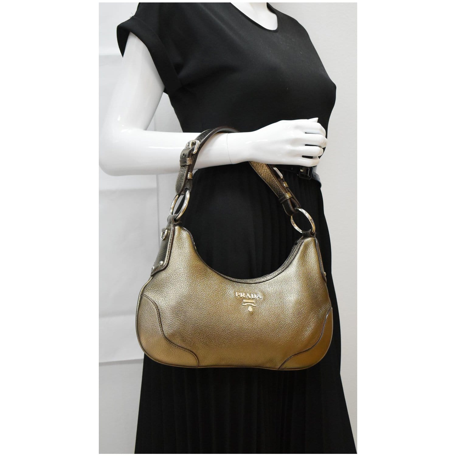 Prada Vitello Daino Flap Logo Crossbody Bag - Handbag | Pre-owned & Certified | used Second Hand | Unisex
