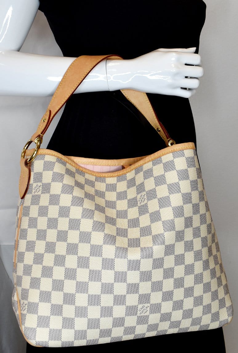 Delightful cloth handbag Louis Vuitton White in Cloth - 35824720
