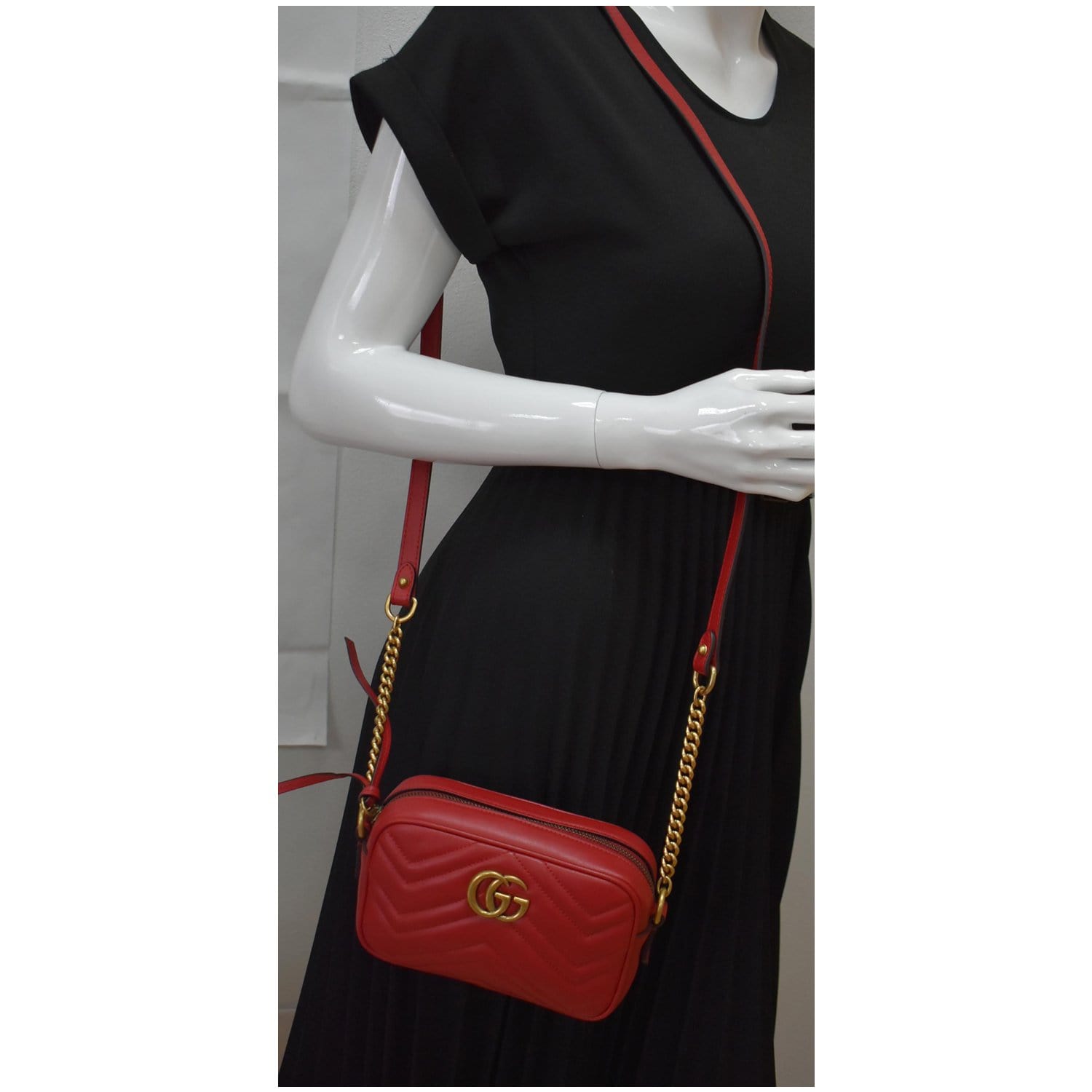 GUCCI Small GG Marmont red bag