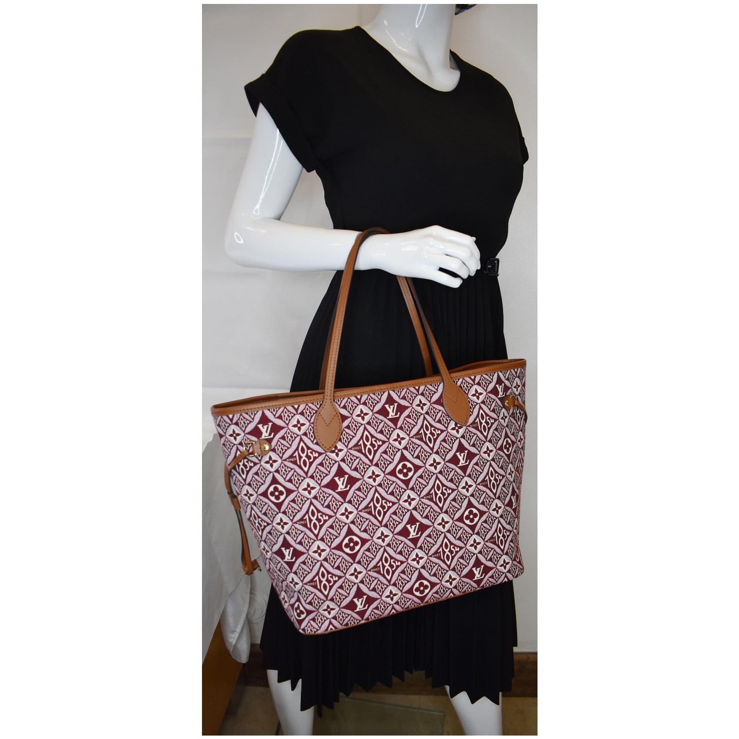 Louis Vuitton 2020 Since 1854 Neverfull MM - Red Totes, Handbags