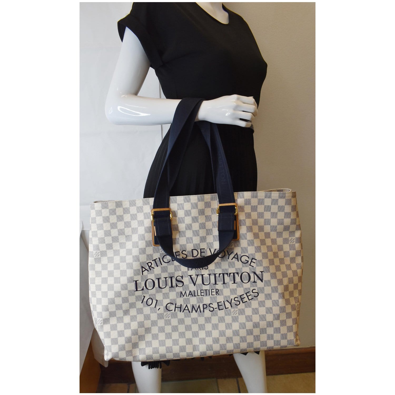 Louis Vuitton Cabas PM Damier Azur Beach Tote, Women's Fashion, Bags &  Wallets, Shoulder Bags on Carousell