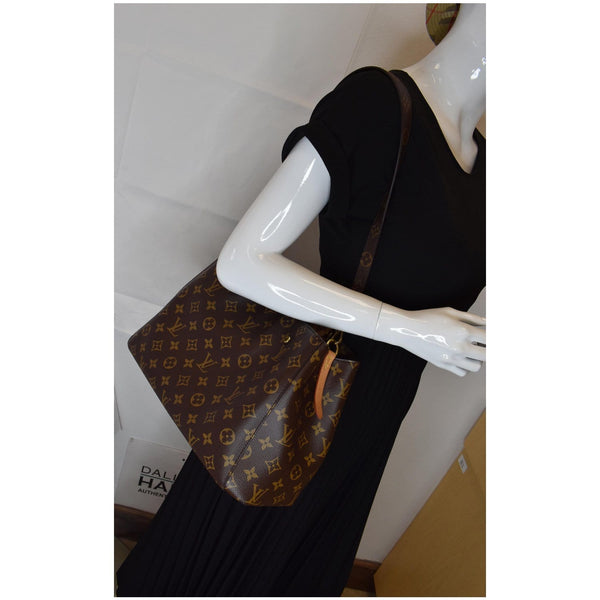 LOUIS VUITTON Montaigne MM Monogram Canvas Shoulder Bag Brown