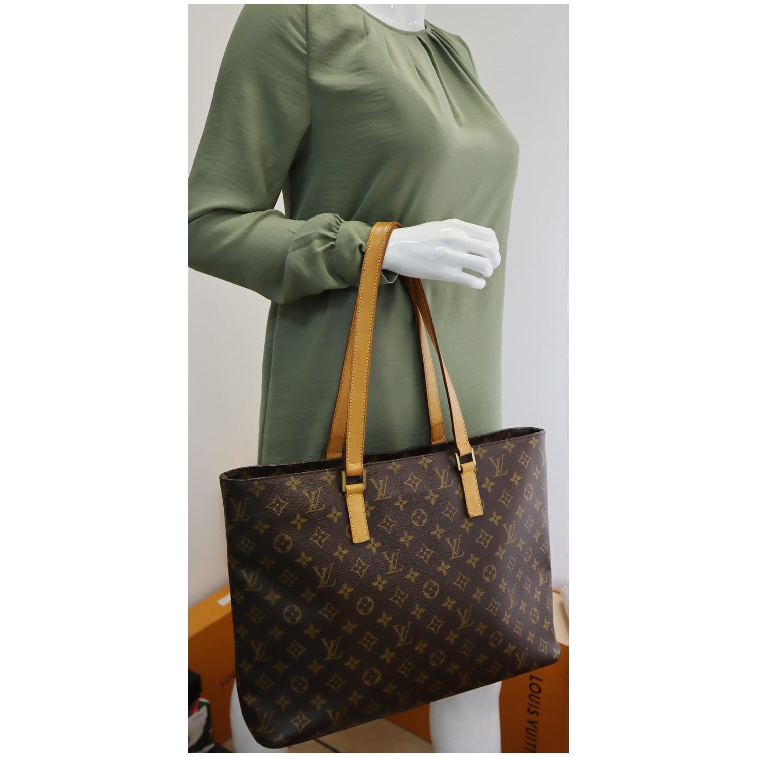 Louis Vuitton Monogram Luco - Brown Totes, Handbags - LOU804098