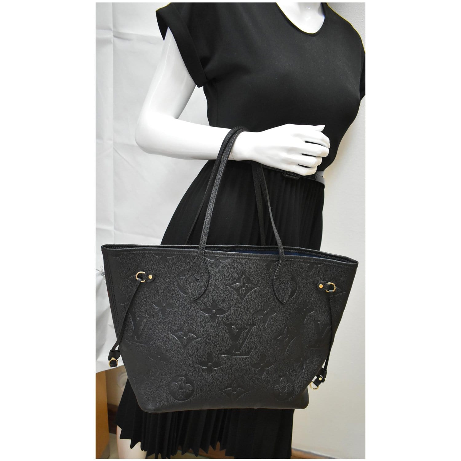 Louis Vuitton Black Tote Bags