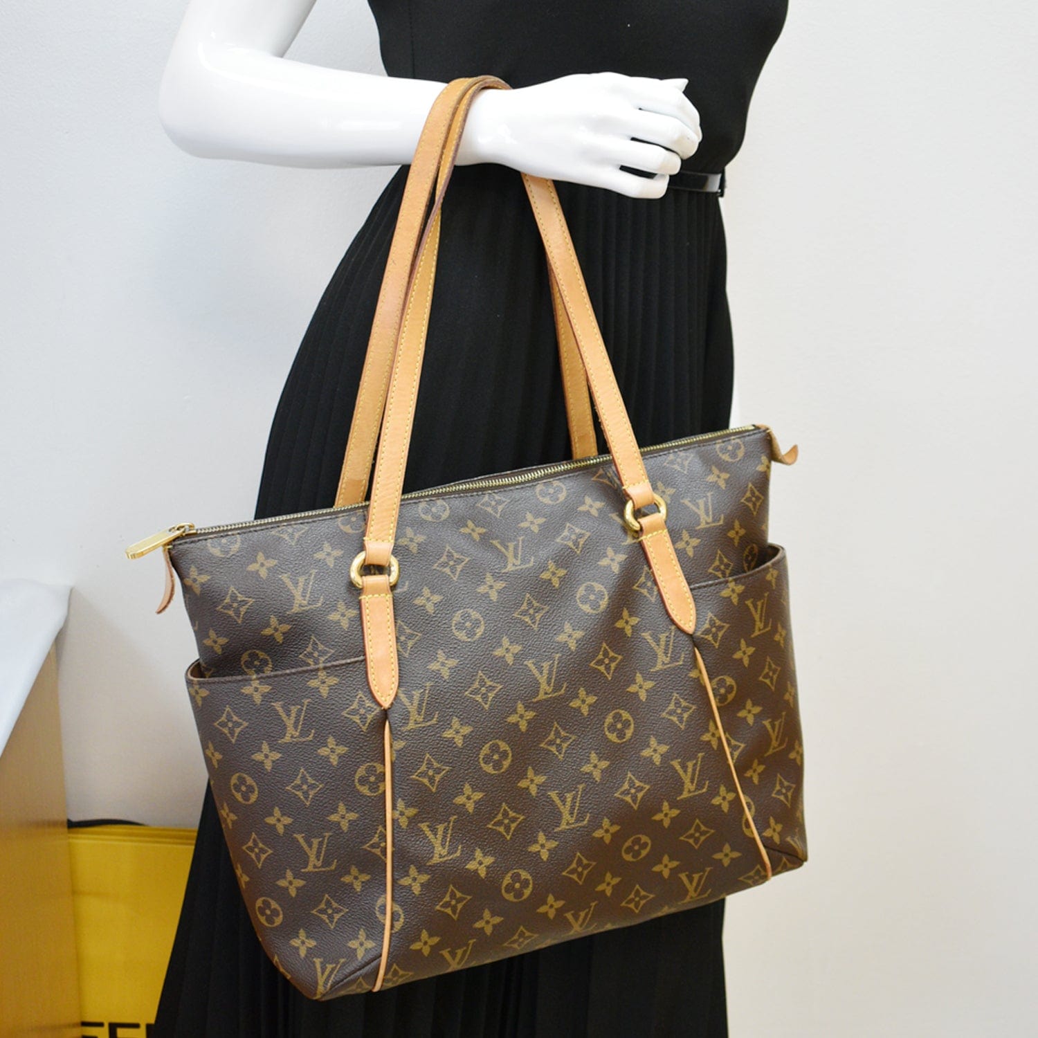 Louis Vuitton Damier Canvas Favorite MM Bag - Yoogi's Closet