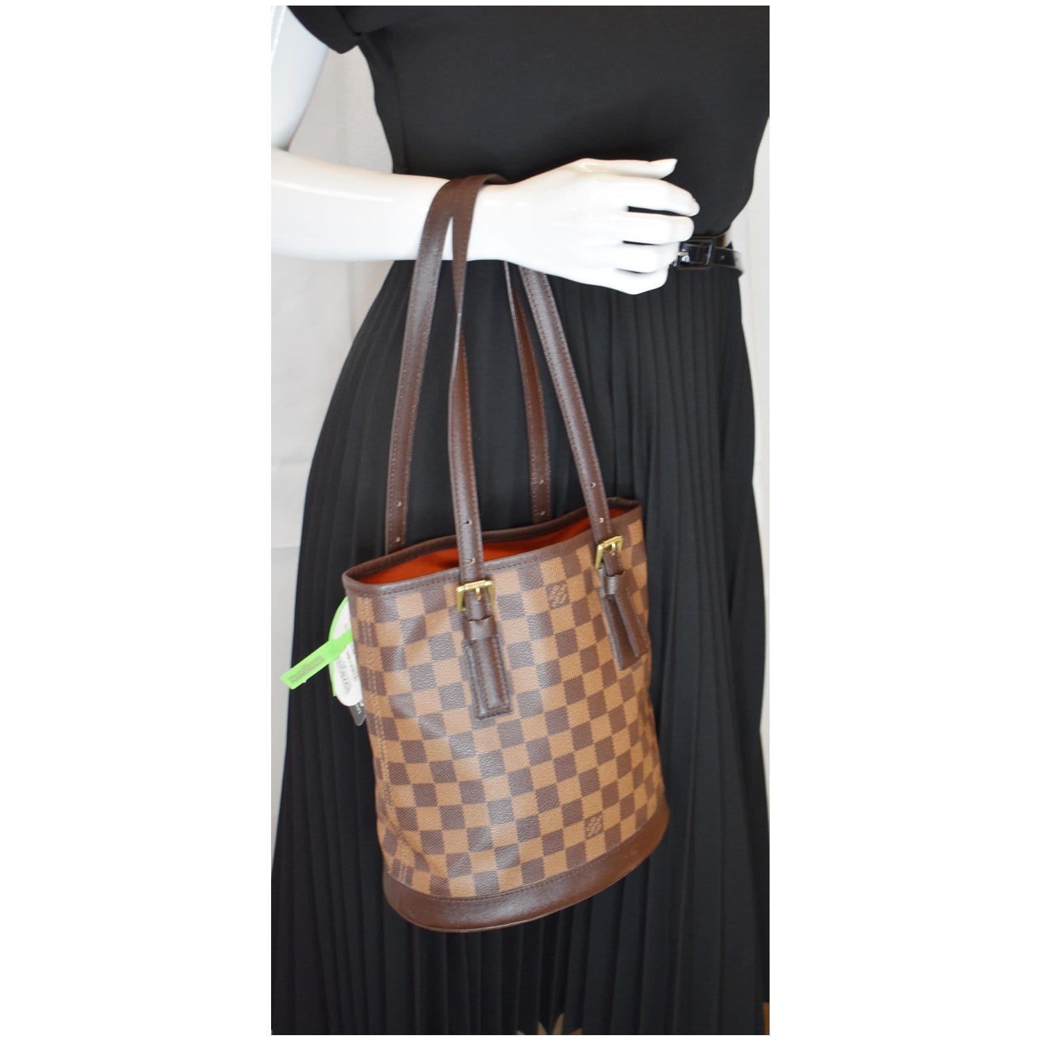 Louis Vuitton Authentic Brown Damier Ebene Marais Bucket Bag with Pouch