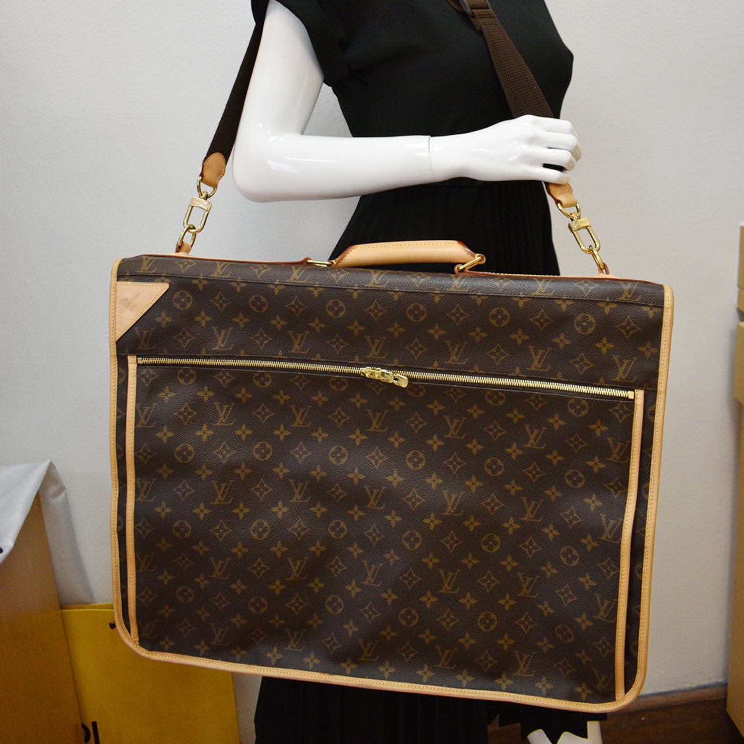 Louis Vuitton Garment Bag Authentication for Sale in Phoenix, AZ