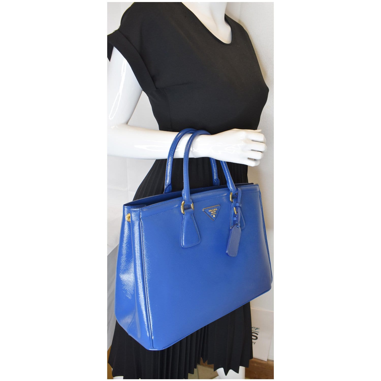 Prada Argilla Saffiano Lux Leather Parabole Shopping Tote Bag BN2401 -  Yoogi's Closet