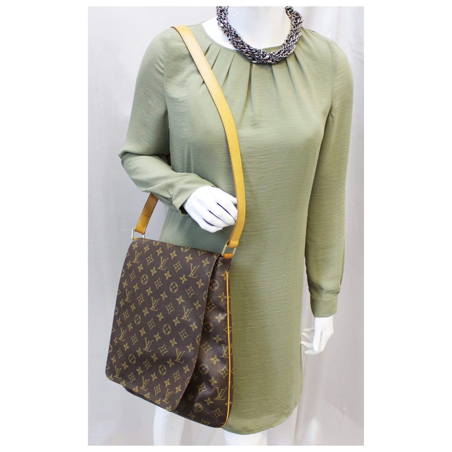 Louis Vuitton Musette Salsa Canvas Shoulder Bag (pre-owned) in Green