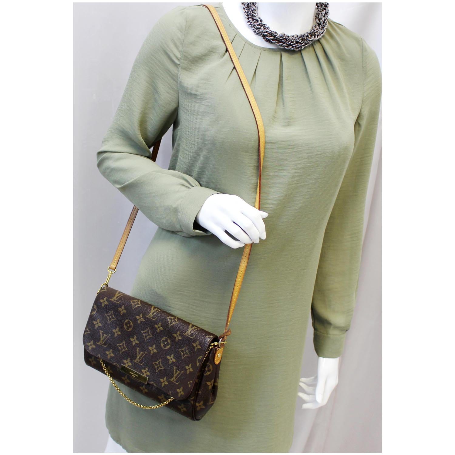 Favorite cloth handbag Louis Vuitton Brown in Cloth - 26441279