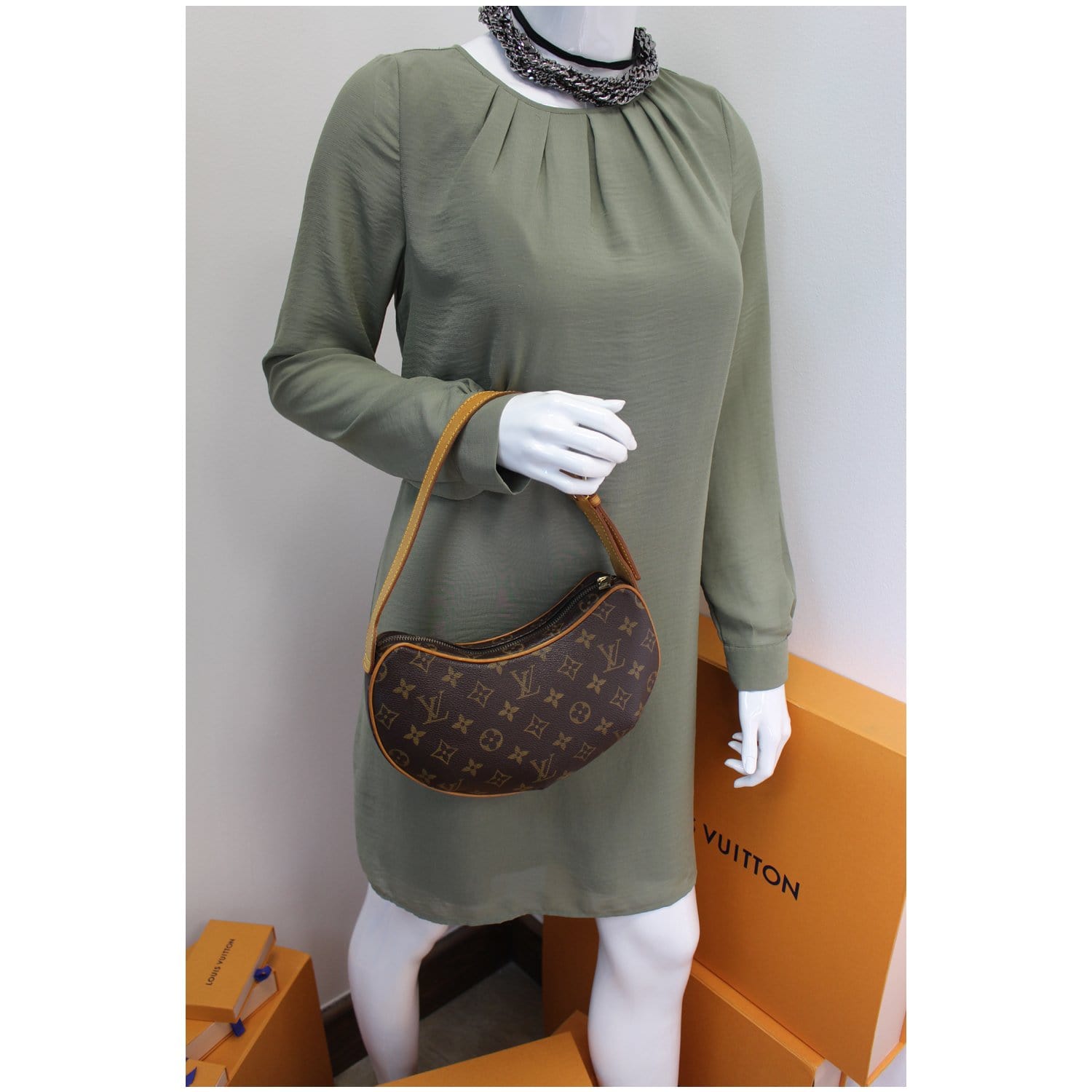 Croissant cloth handbag Louis Vuitton Brown in Cloth - 36370694