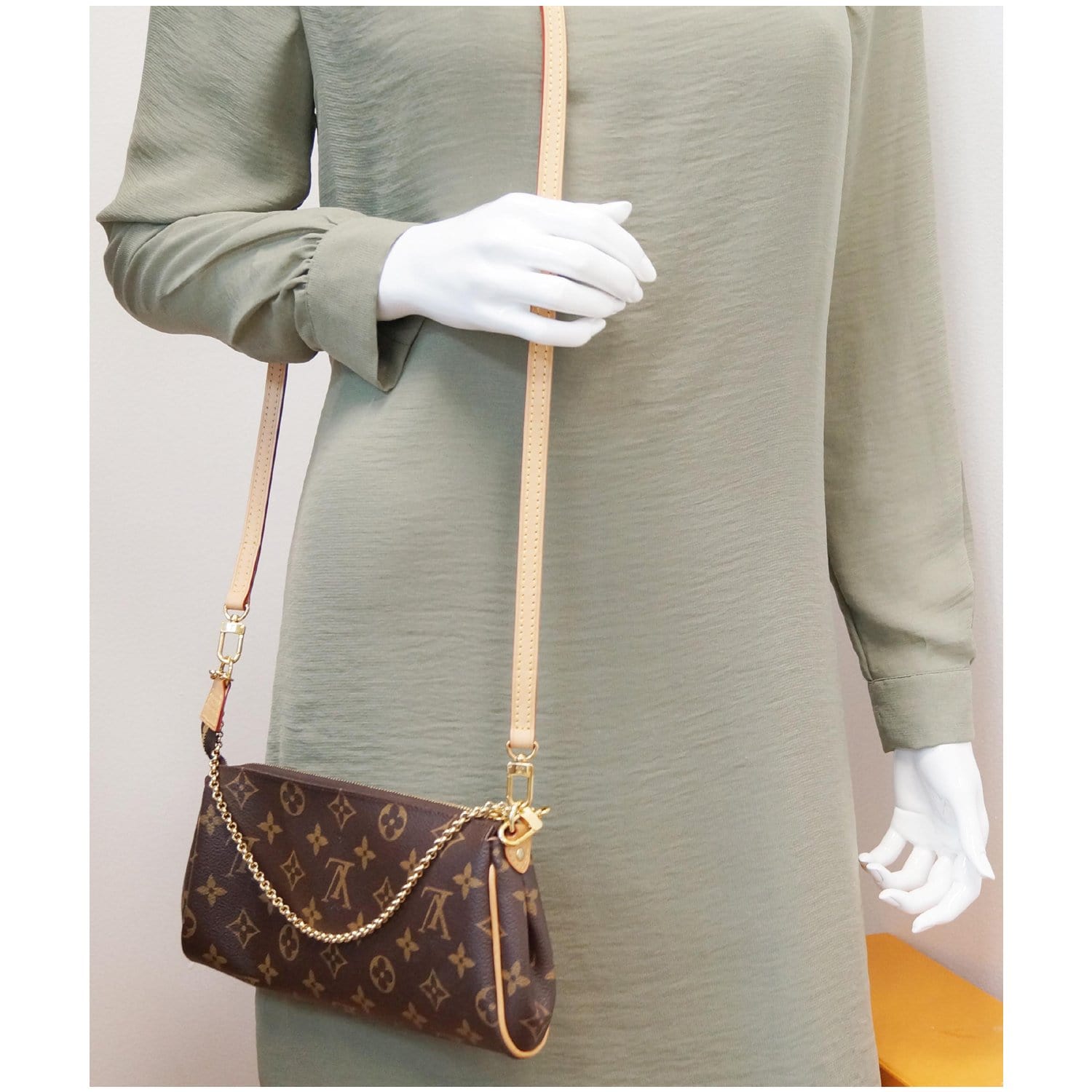Louis Vuitton Pochette Clutch Pm Brown Monogram Canvas Cross Body Bag  Leather ref.543902 - Joli Closet