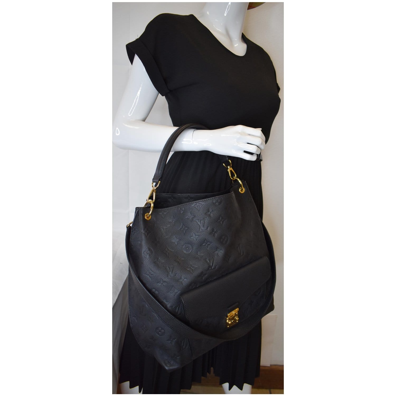 Louis Vuitton Black Monogram Empreinte Metis Hobo bag, Luxury, Bags &  Wallets on Carousell